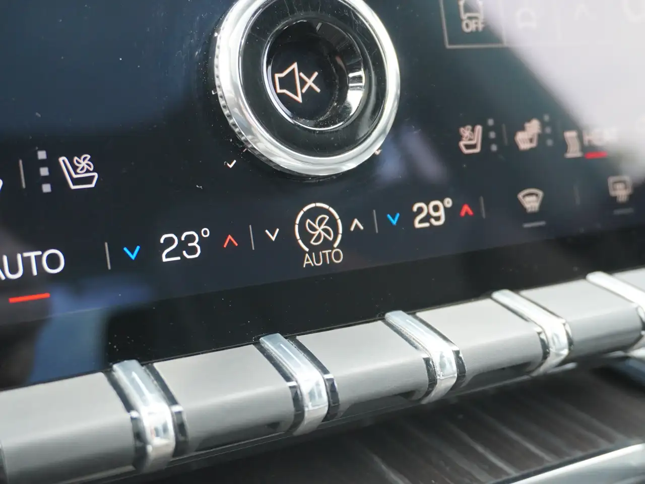 GMC Sierra EV снимка GMC Sierra EV