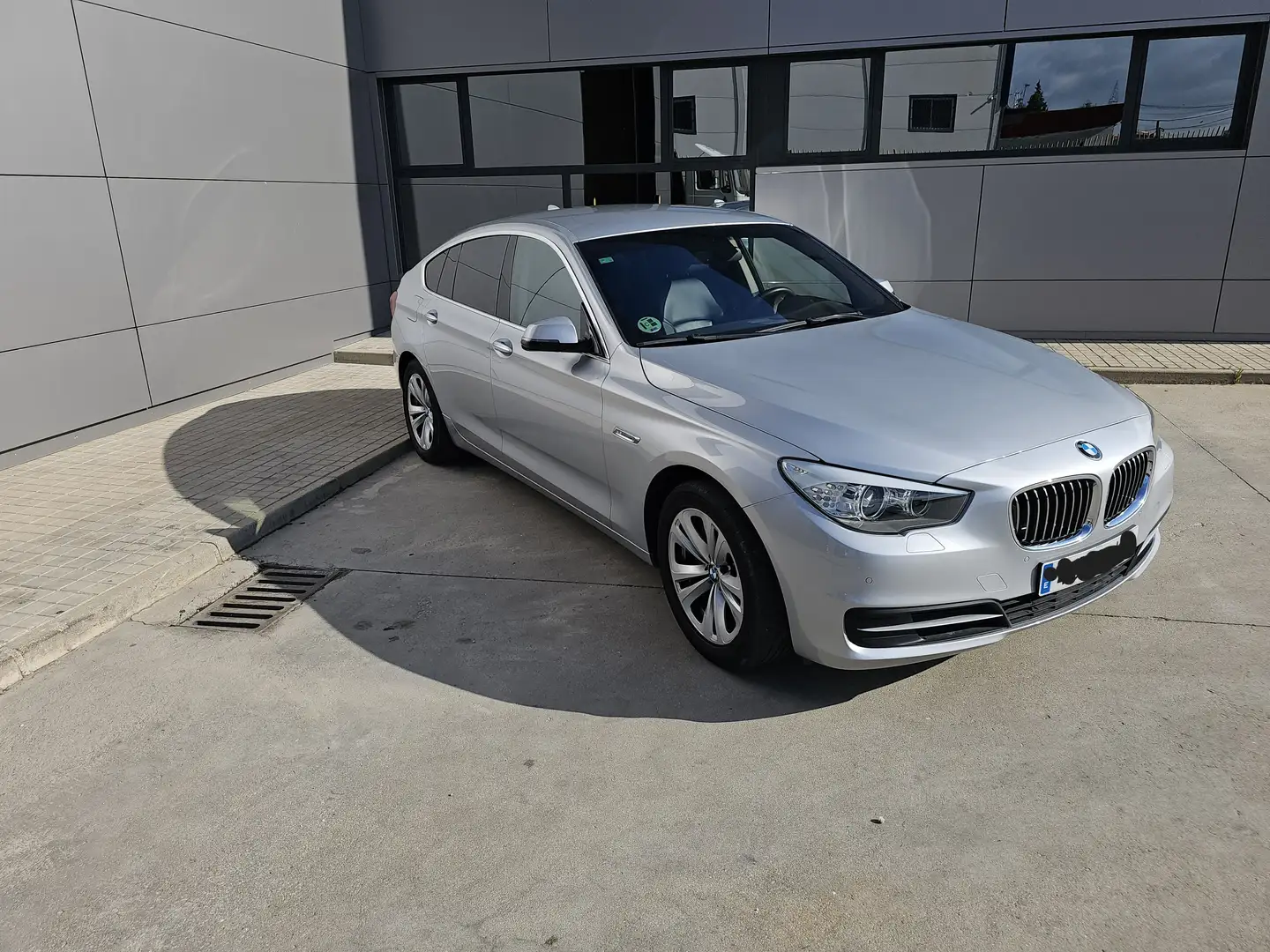 BMW 530 530dA Gran Turismo xDrive Plateado - 1