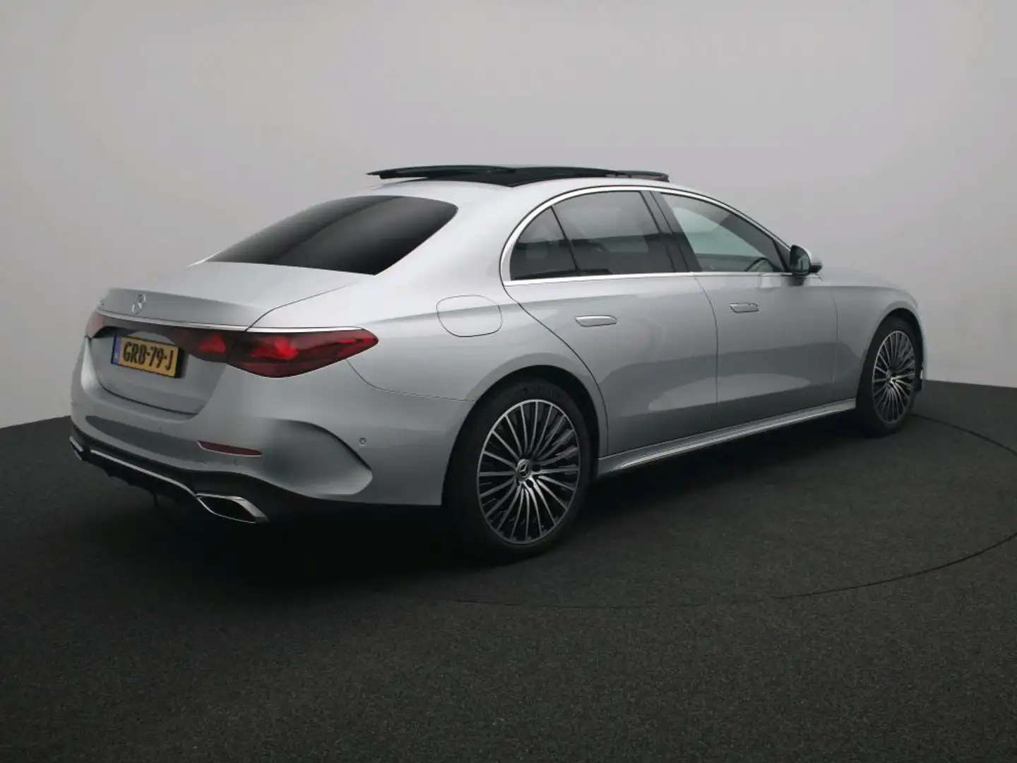 Mercedes-Benz E 300 e Sport Edition Grijs - 2