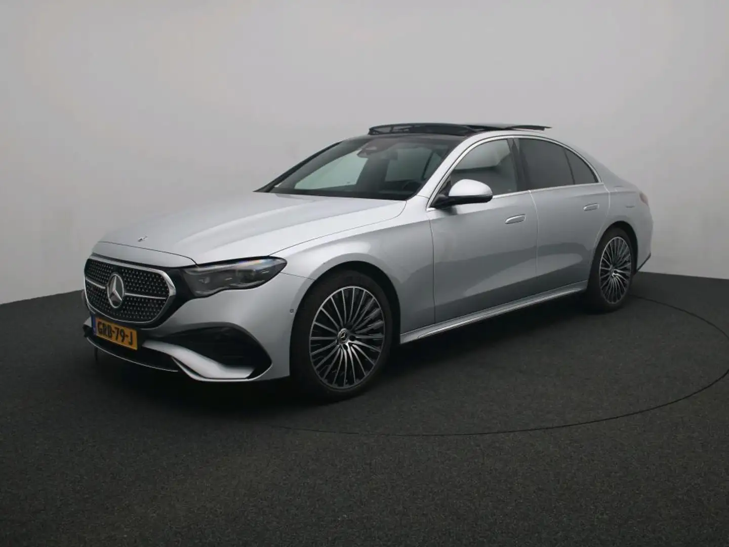 Mercedes-Benz E 300 e Sport Edition Grijs - 1