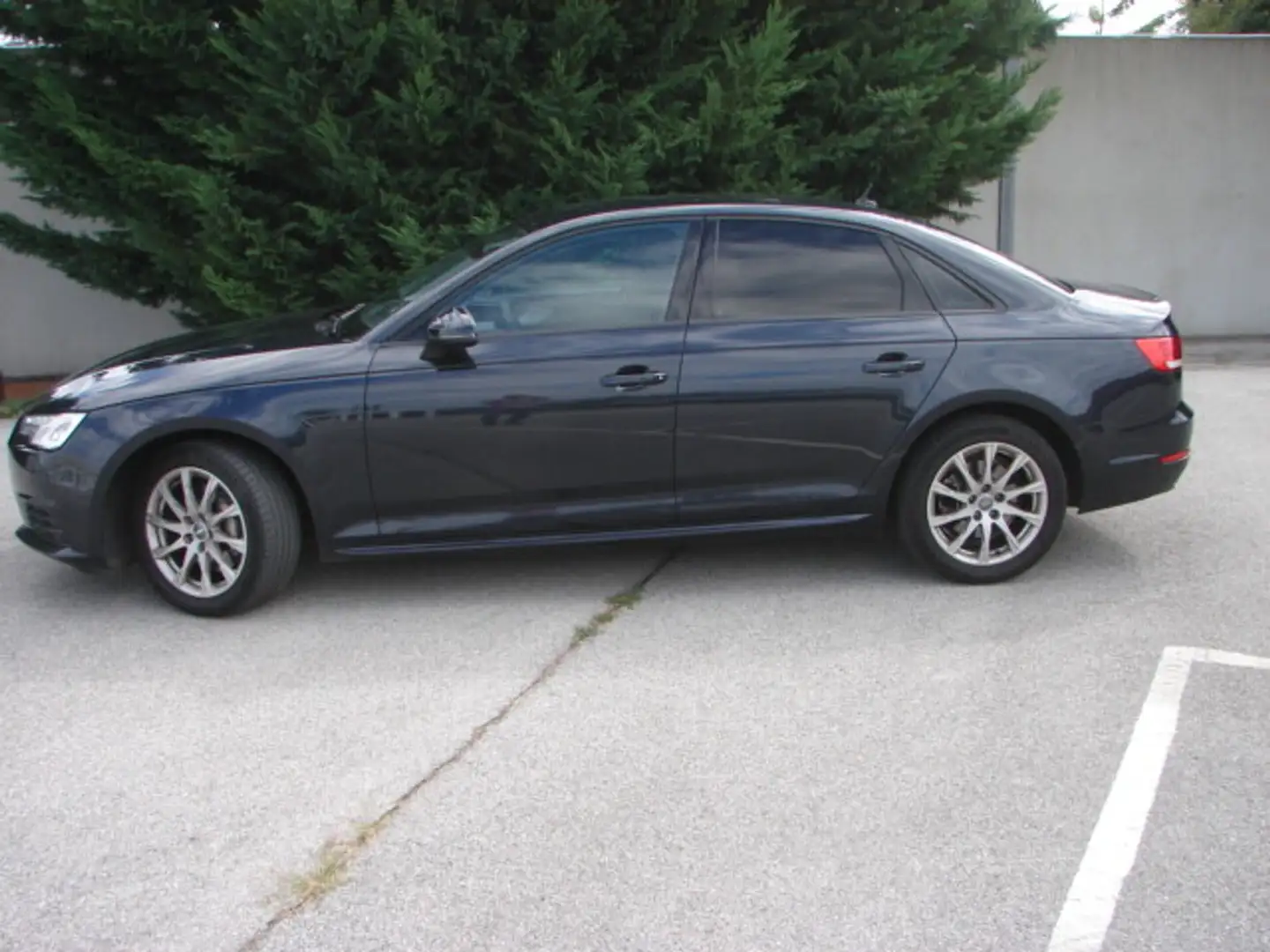 Audi A4 2.0 TDI S - Tronic Schwarz - 2