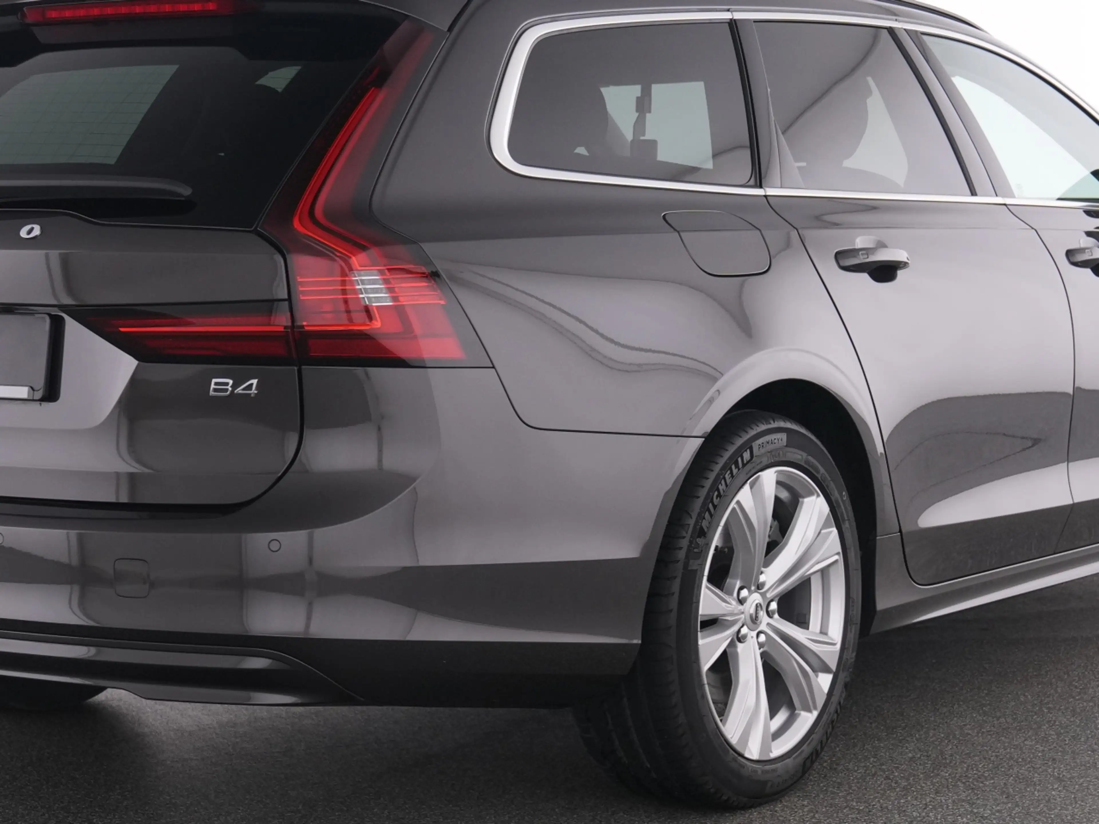 Volvo V90 B4  Core+HKSOUND+LICHTPAK+MEMORY+STANDHZ+MET — photo 10