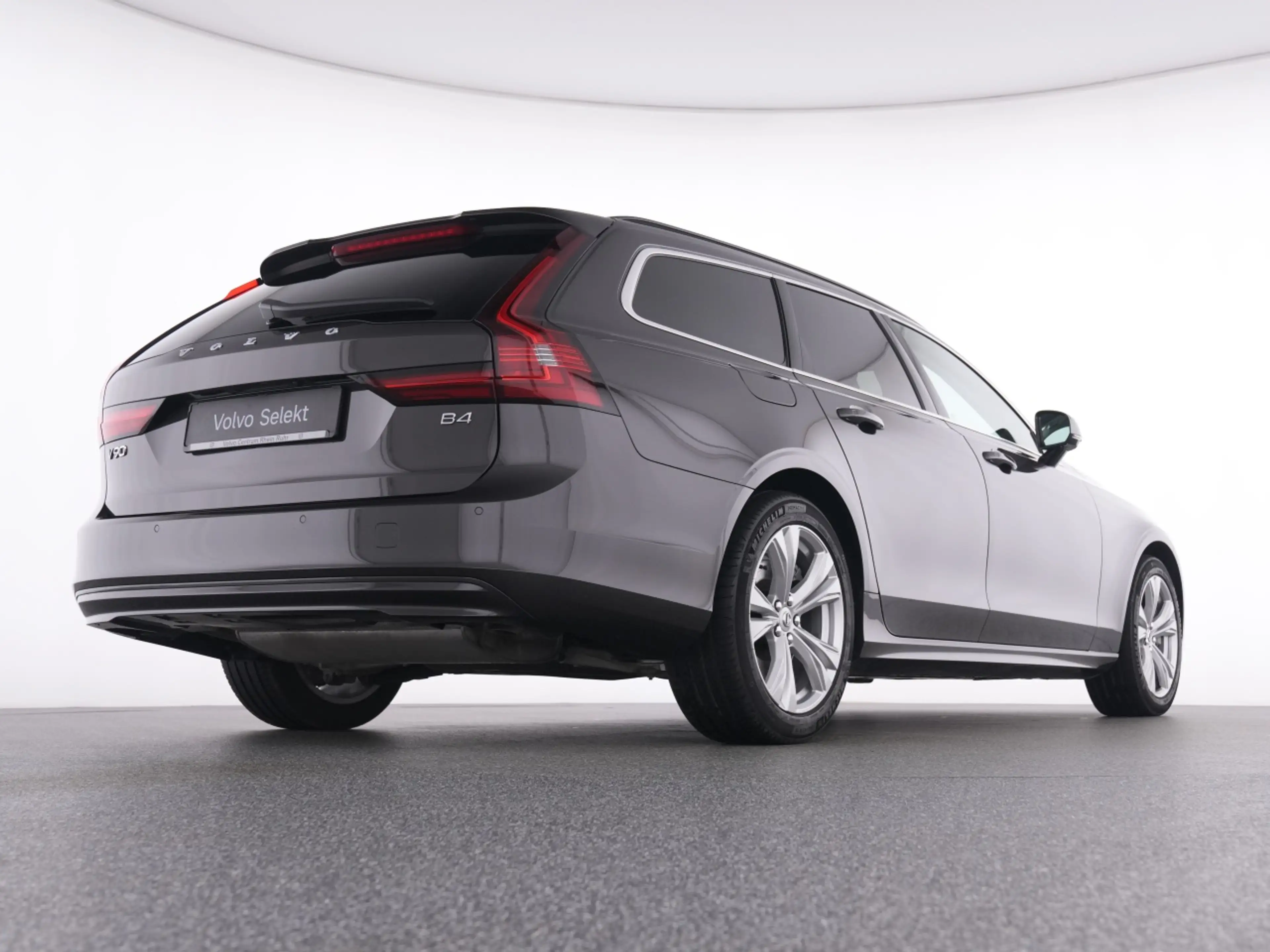 Volvo V90 B4  Core+HKSOUND+LICHTPAK+MEMORY+STANDHZ+MET — photo 8
