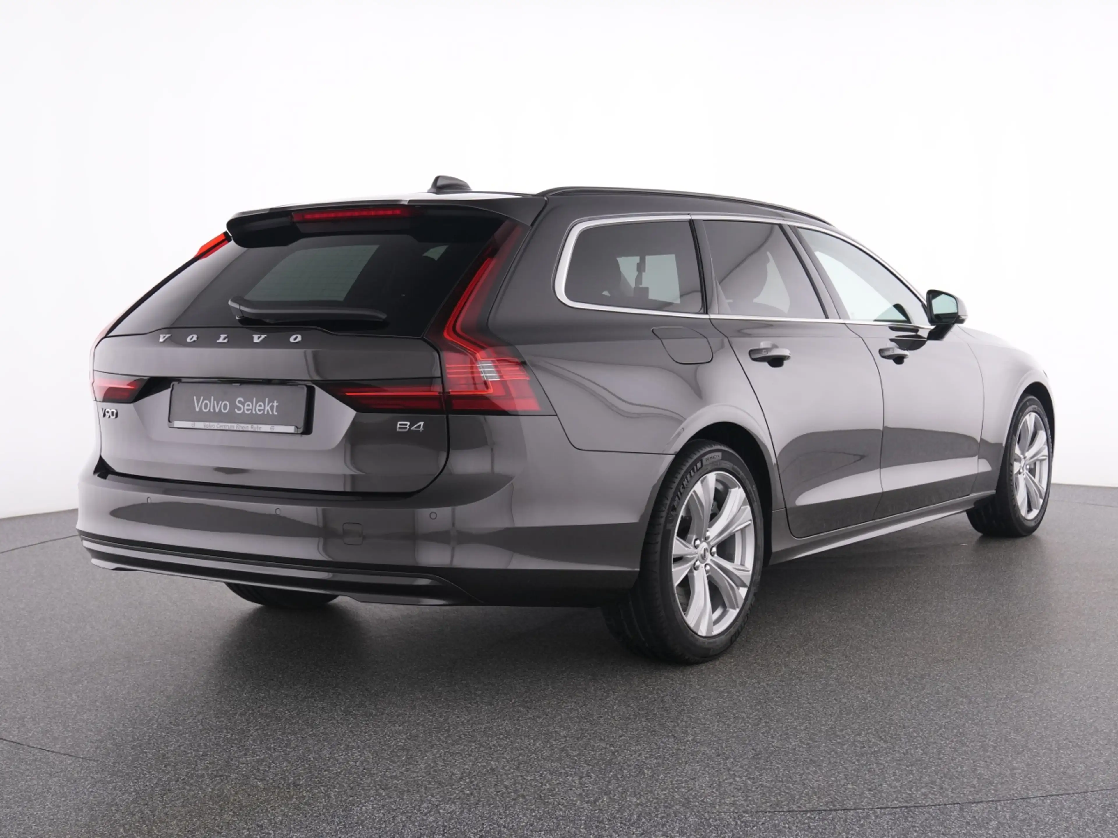 Volvo V90 B4  Core+HKSOUND+LICHTPAK+MEMORY+STANDHZ+MET — photo 3