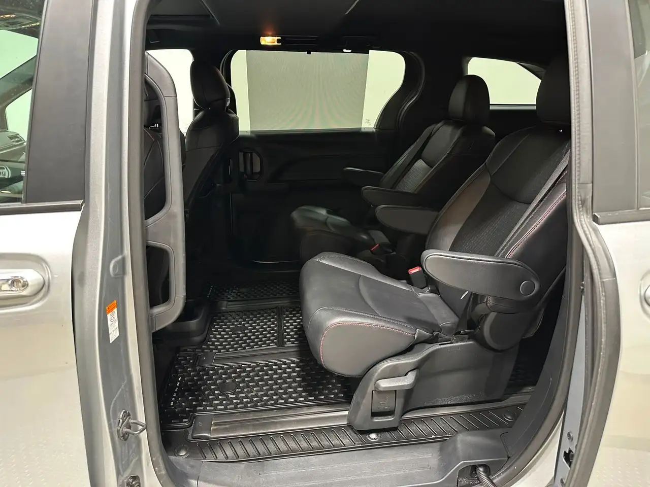 Toyota Sienna снимка Toyota Sienna