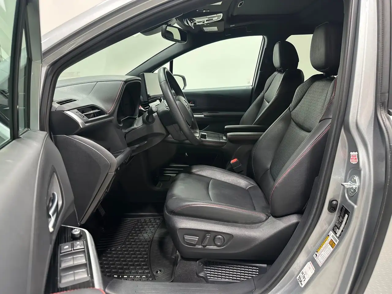 Toyota Sienna снимка Toyota Sienna
