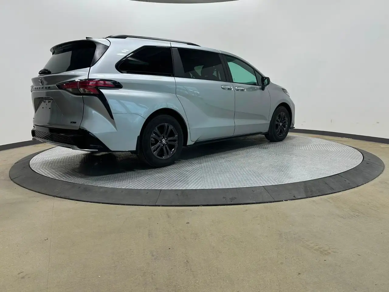 Toyota Sienna снимка Toyota Sienna