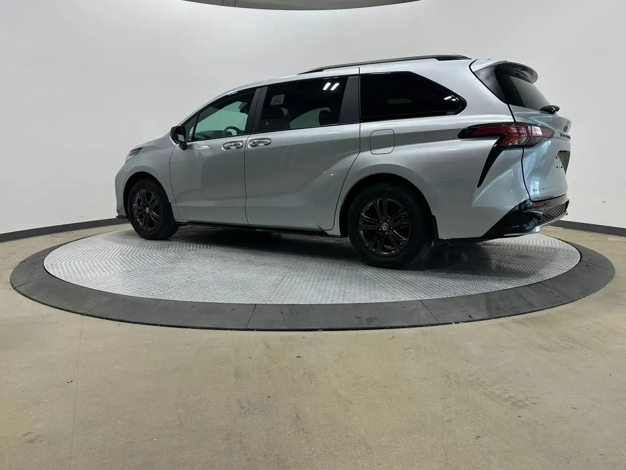 Toyota Sienna снимка Toyota Sienna