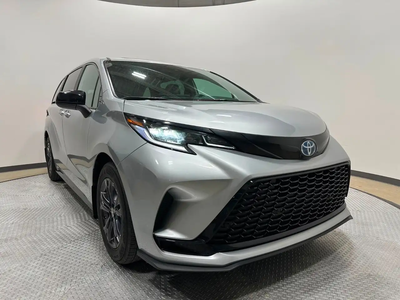 Toyota Sienna снимка Toyota Sienna