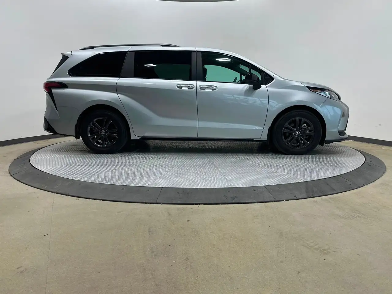 Toyota Sienna снимка Toyota Sienna