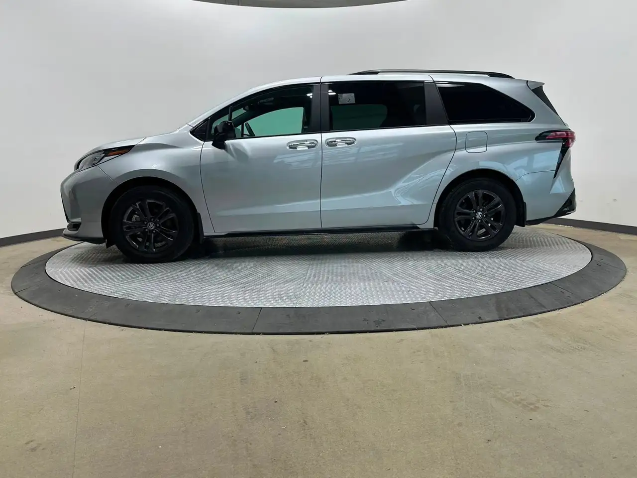 Toyota Sienna снимка Toyota Sienna
