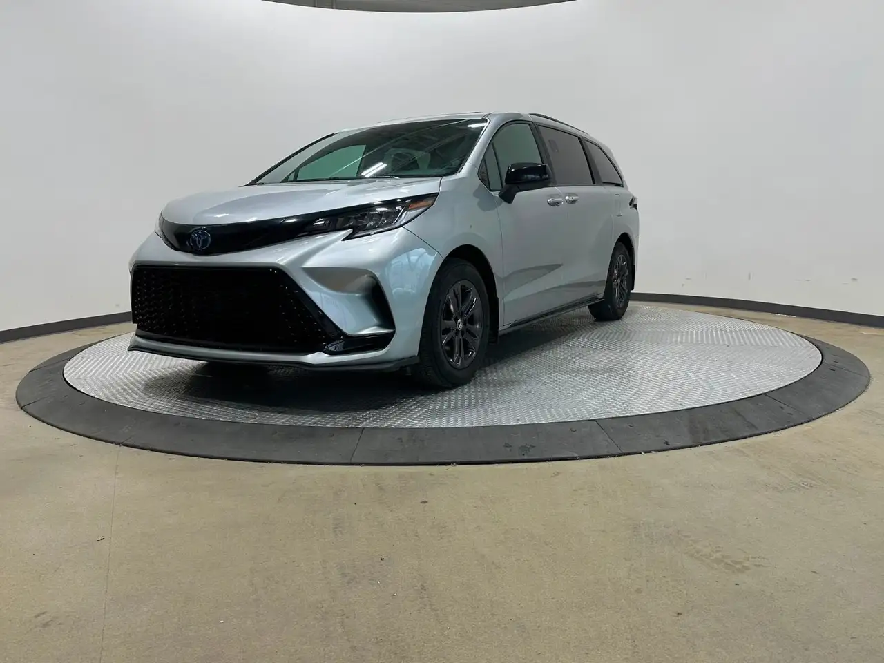 Toyota Sienna снимка Toyota Sienna