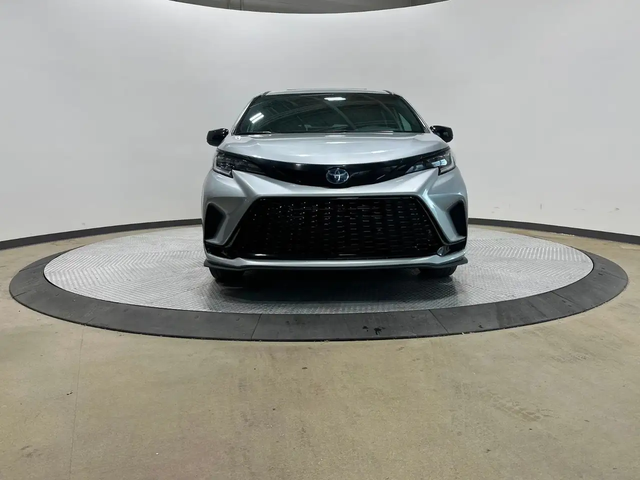 Toyota Sienna снимка Toyota Sienna