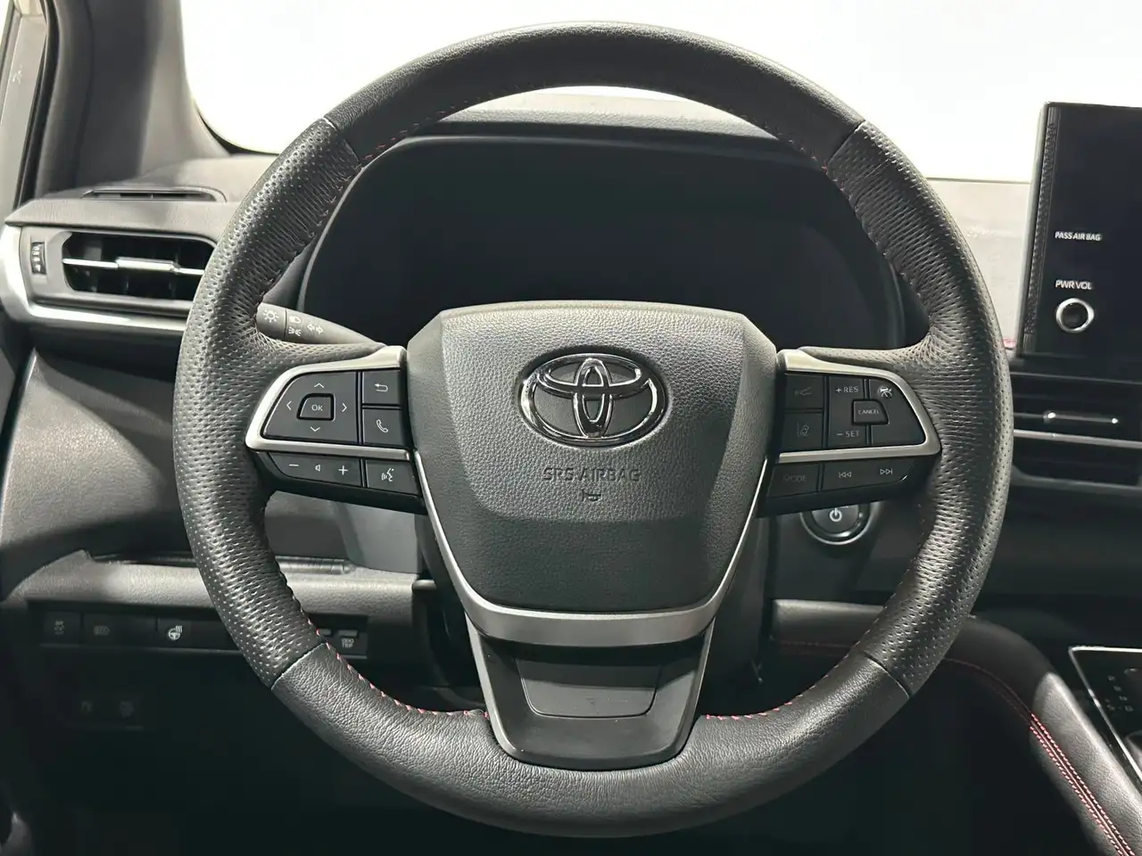 Toyota Sienna снимка Toyota Sienna