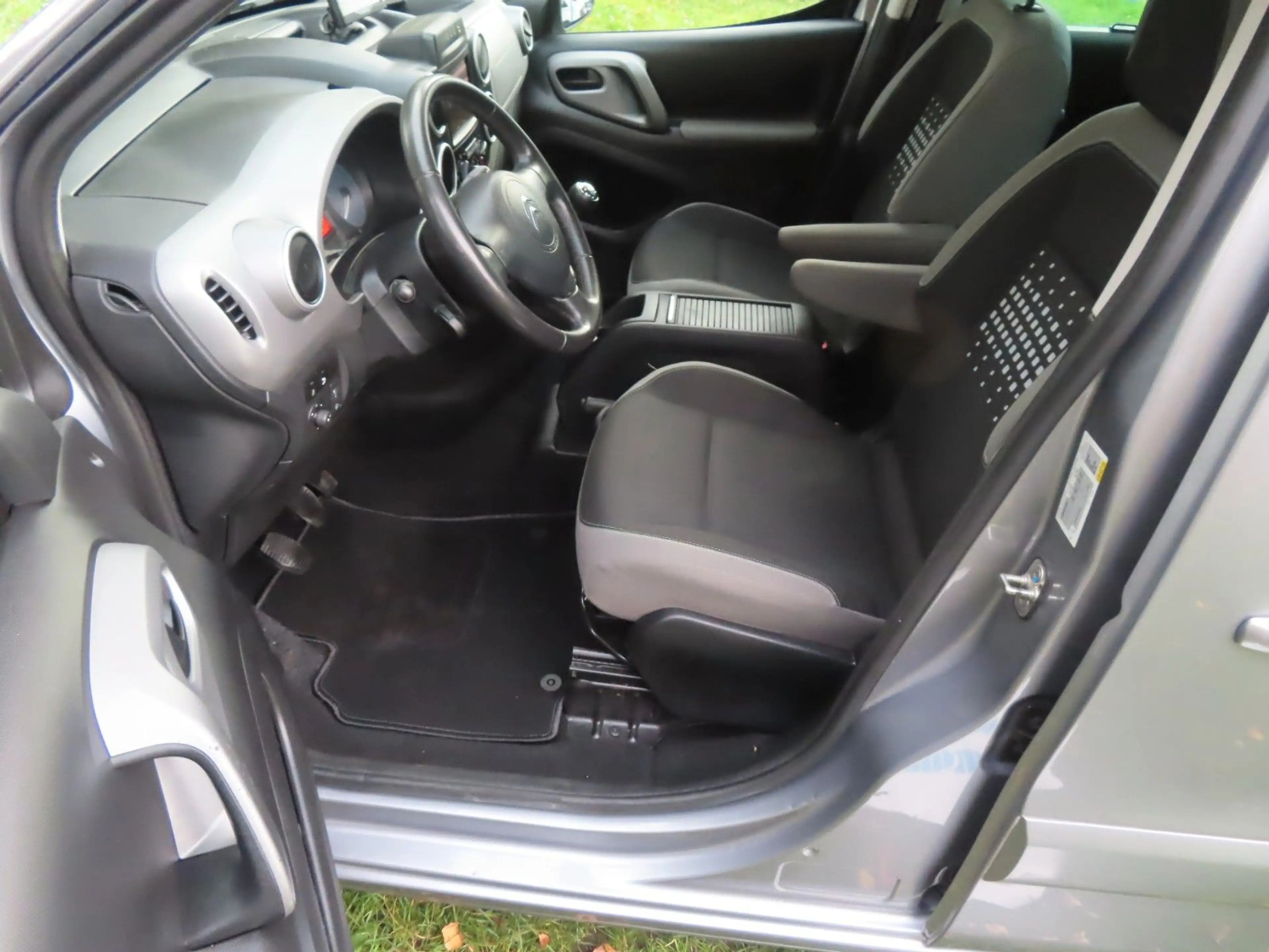 Citroen Berlingo Multivan 1. Hand-Navi-4 Zylinder 88 KW — photo 11