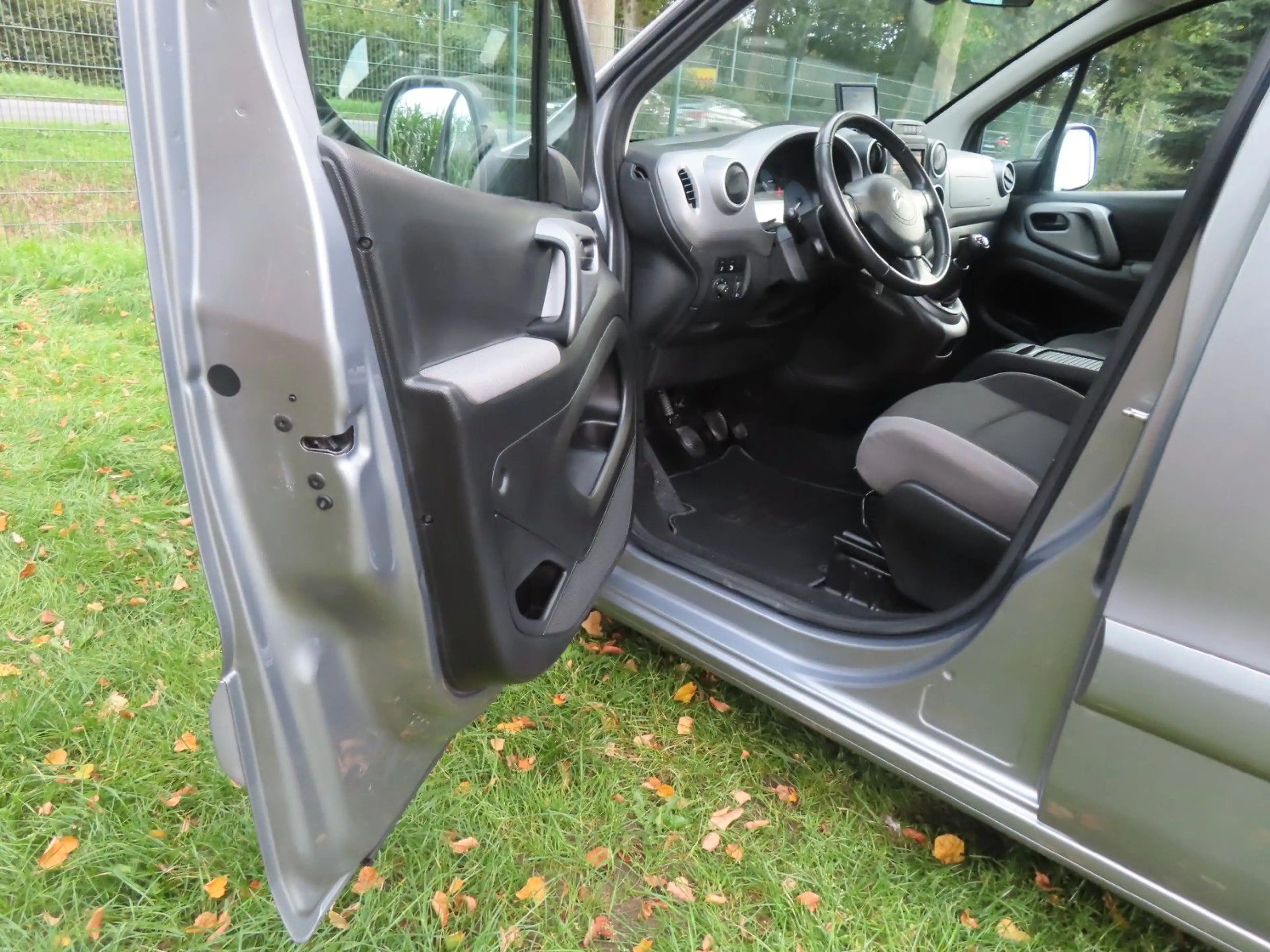 Citroen Berlingo Multivan 1. Hand-Navi-4 Zylinder 88 KW — photo 10