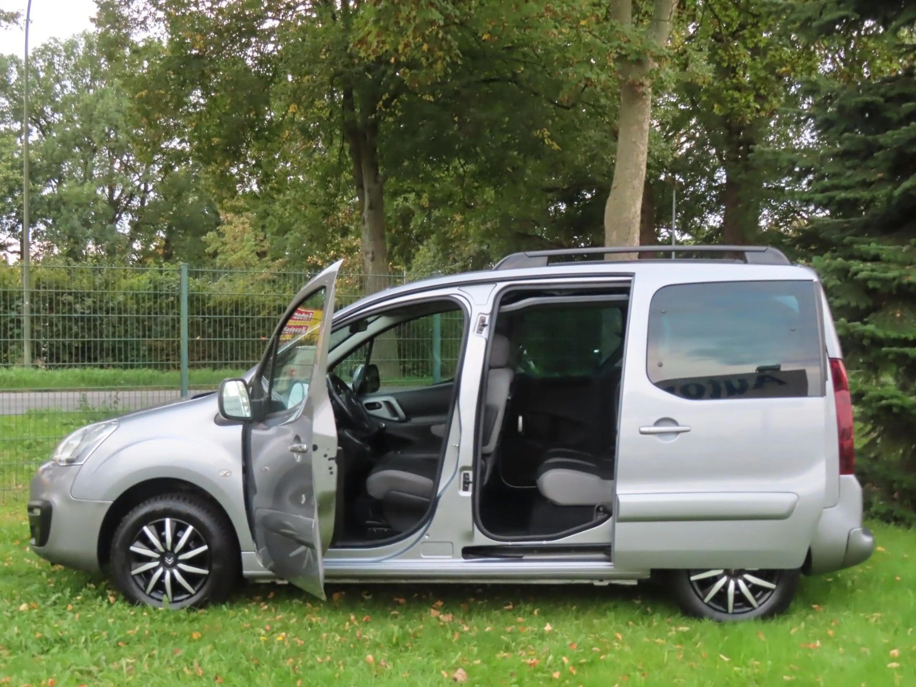 Citroen Berlingo Multivan 1. Hand-Navi-4 Zylinder 88 KW — photo 9