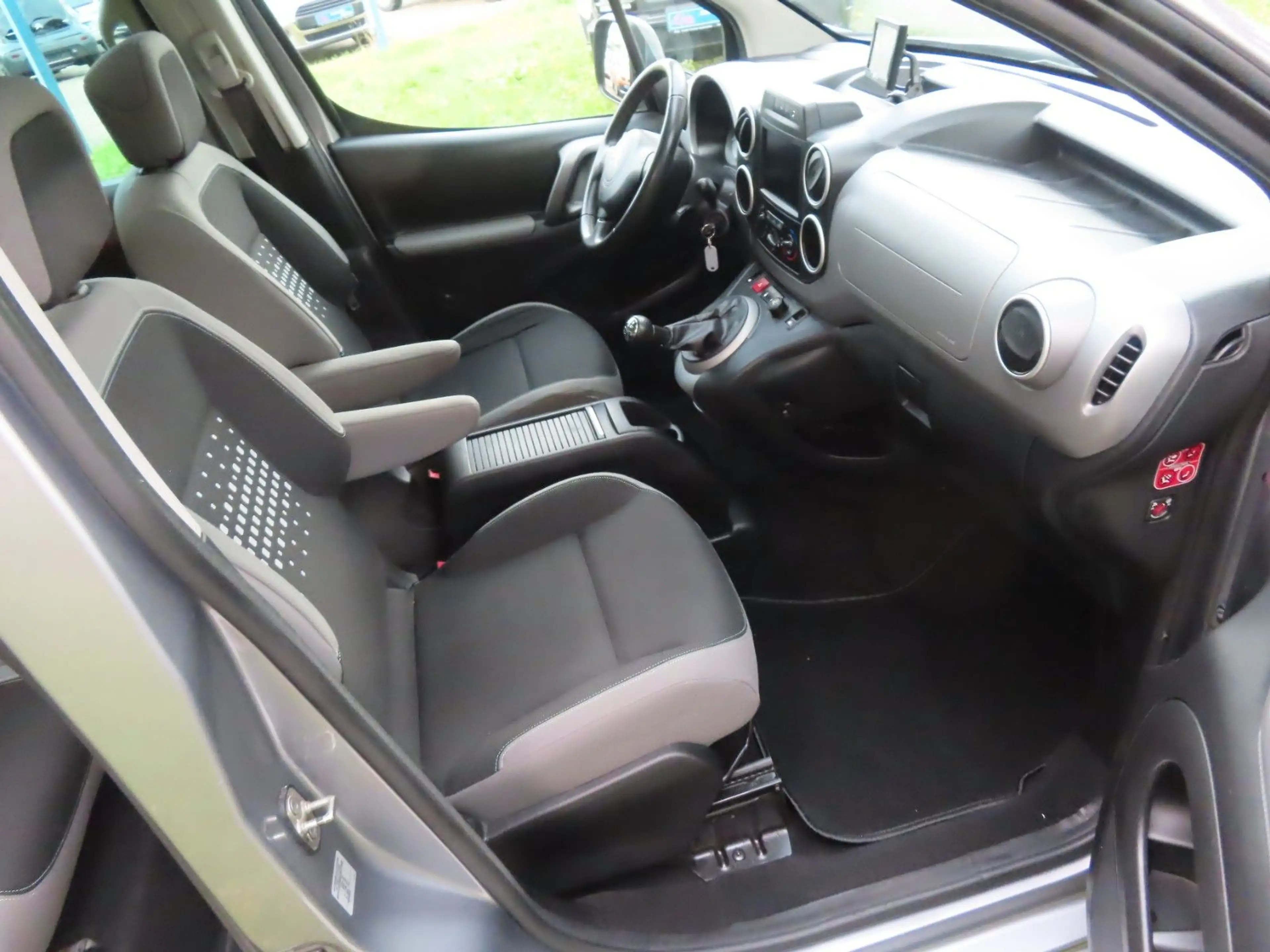Citroen Berlingo Multivan 1. Hand-Navi-4 Zylinder 88 KW — photo 13