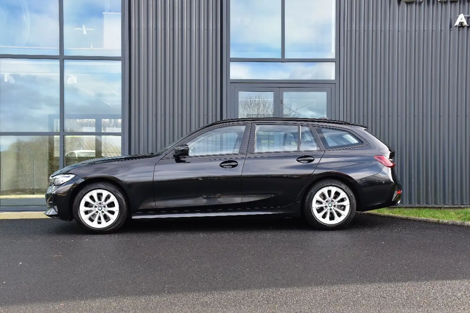 BMW 318 Touring (G21) (2) 318D 150 LOUNGE BVA8 Schwarz - 2