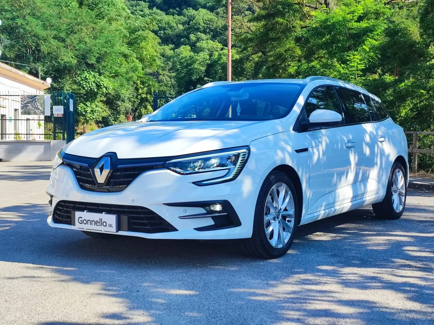 Renault Megane Sporter 1.5 blue dci Business edc AUTOCARRO Bianco - 1