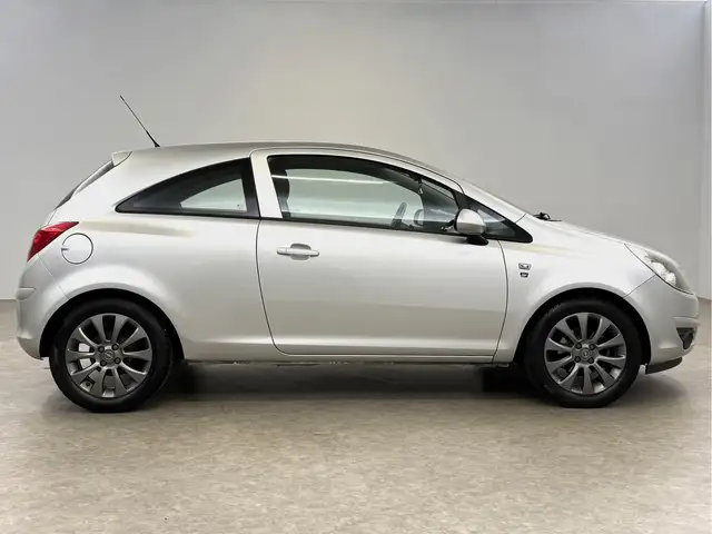 Opel Corsa view 9
