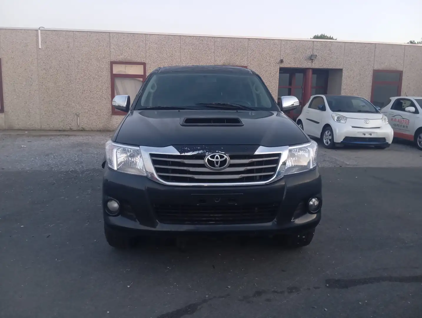 Toyota Hilux 3.0 D-4D 4WD FULL OPTIONS ACCIDENTÉE SUR LE TOIT Negro - 1