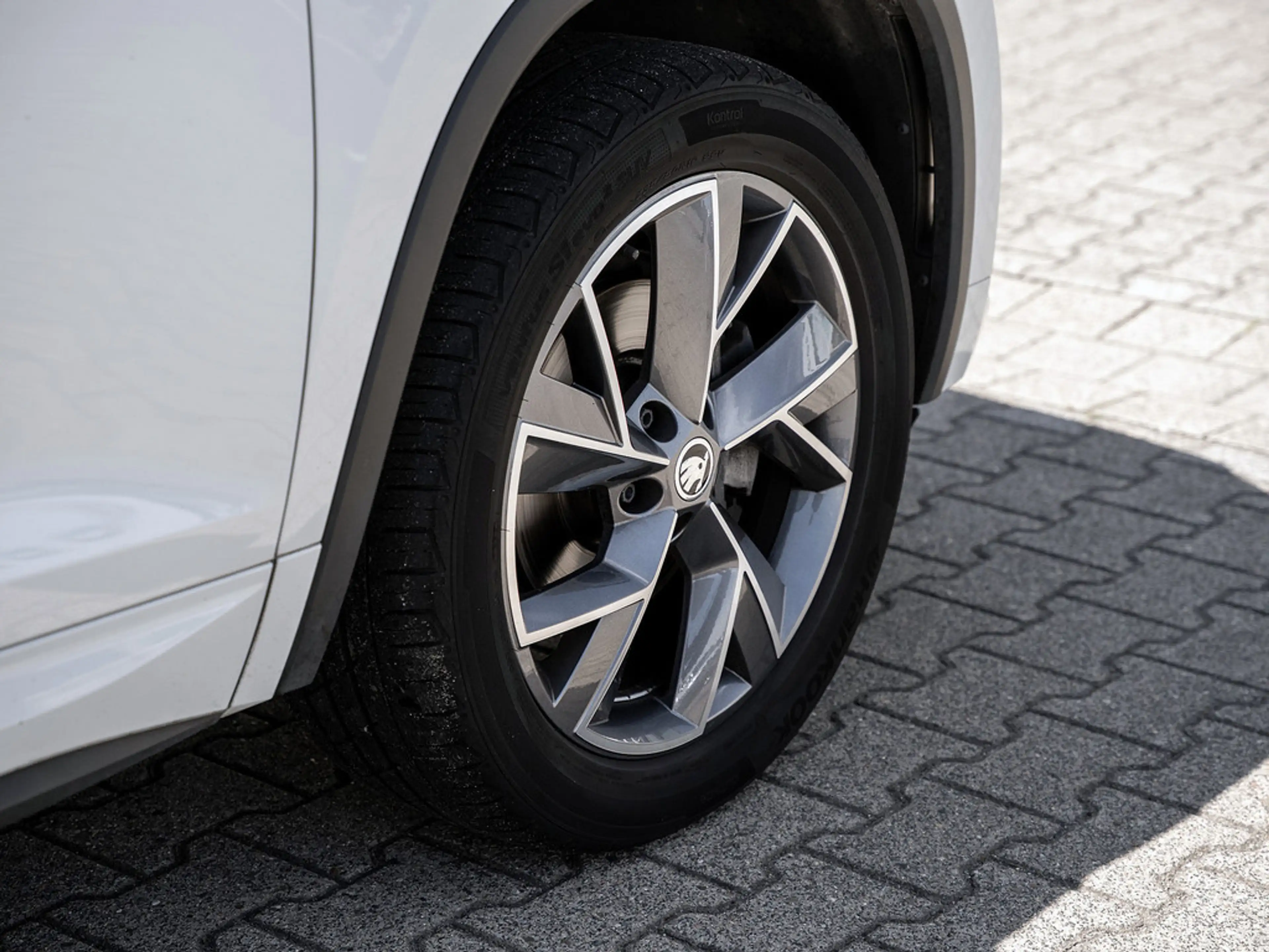 Skoda Kodiaq 2.0 TDI Sportline PANO KAM LED ACC DCC — photo 5