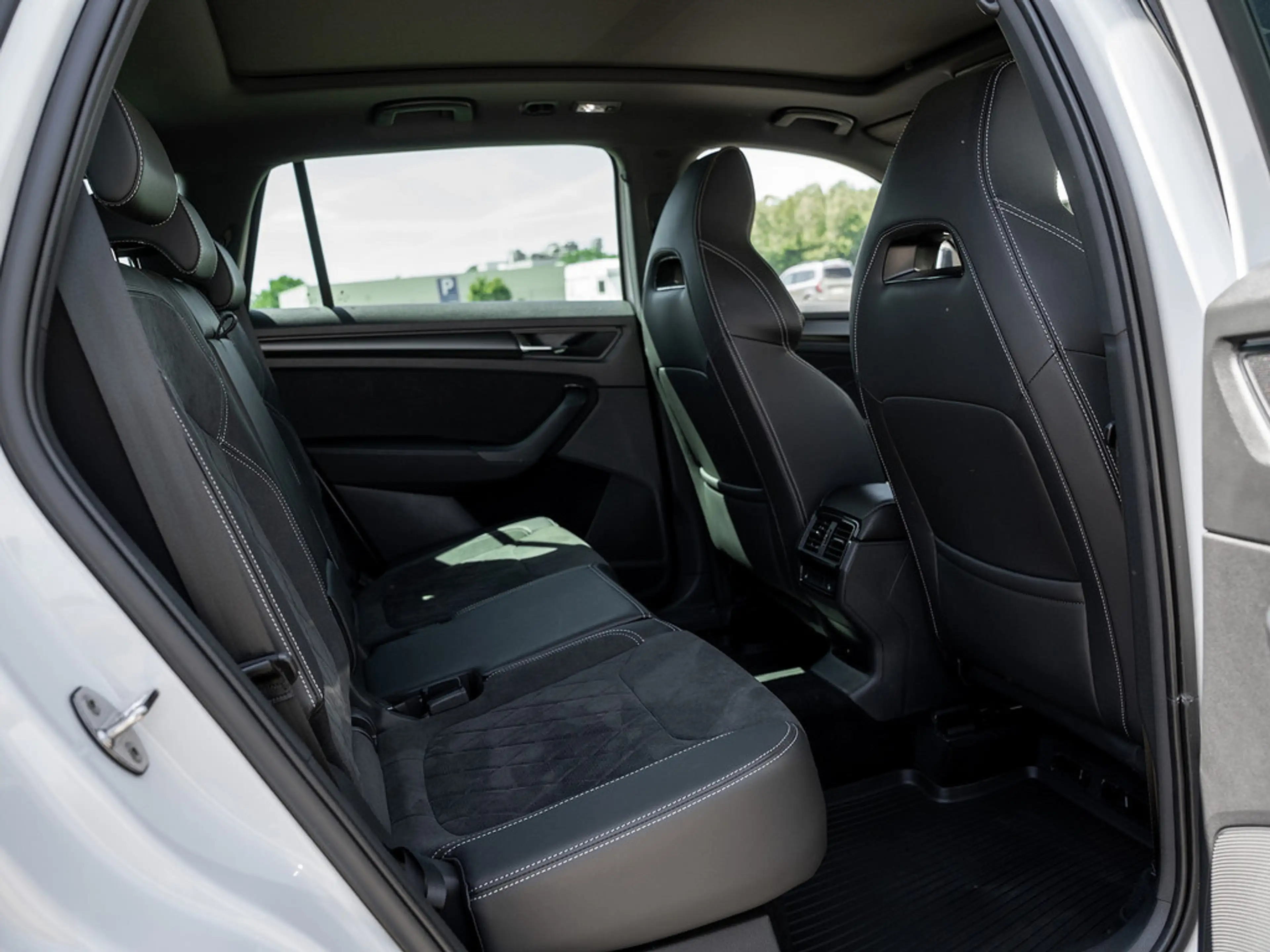 Skoda Kodiaq 2.0 TDI Sportline PANO KAM LED ACC DCC — photo 4