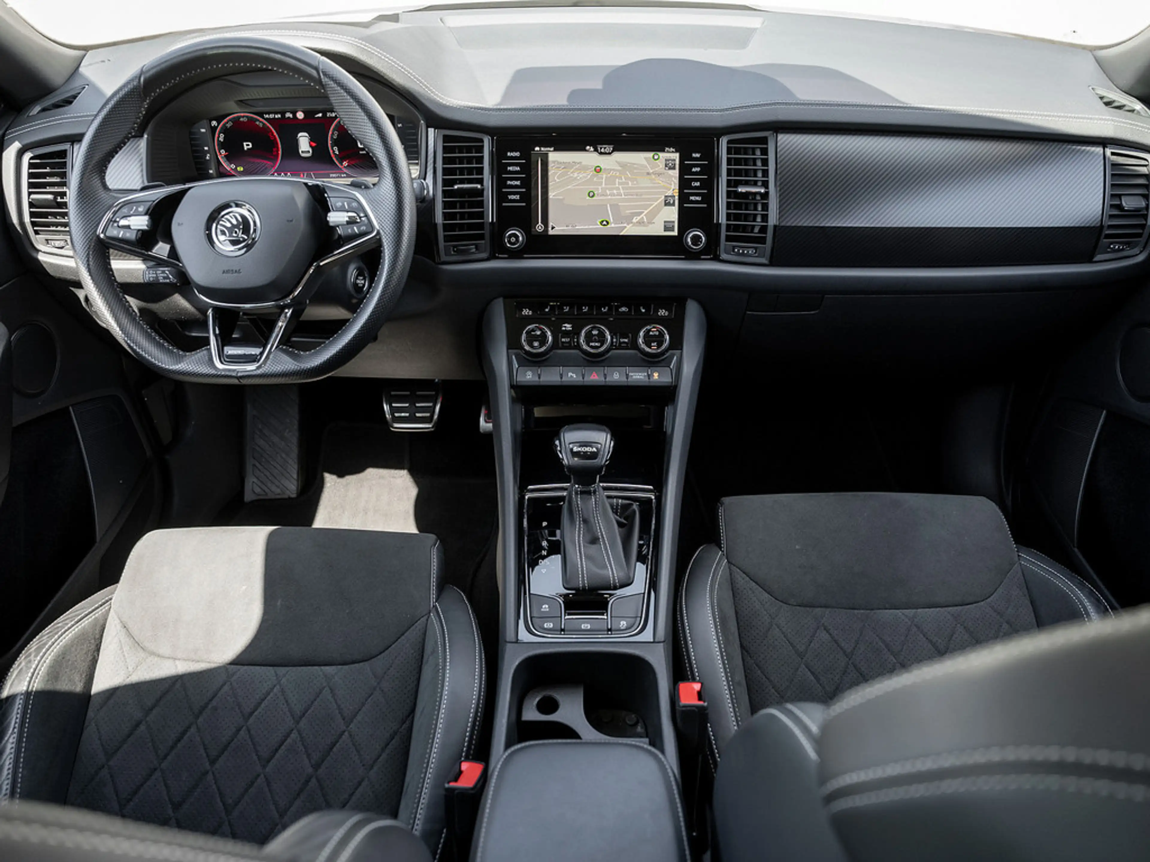 Skoda Kodiaq 2.0 TDI Sportline PANO KAM LED ACC DCC — photo 6