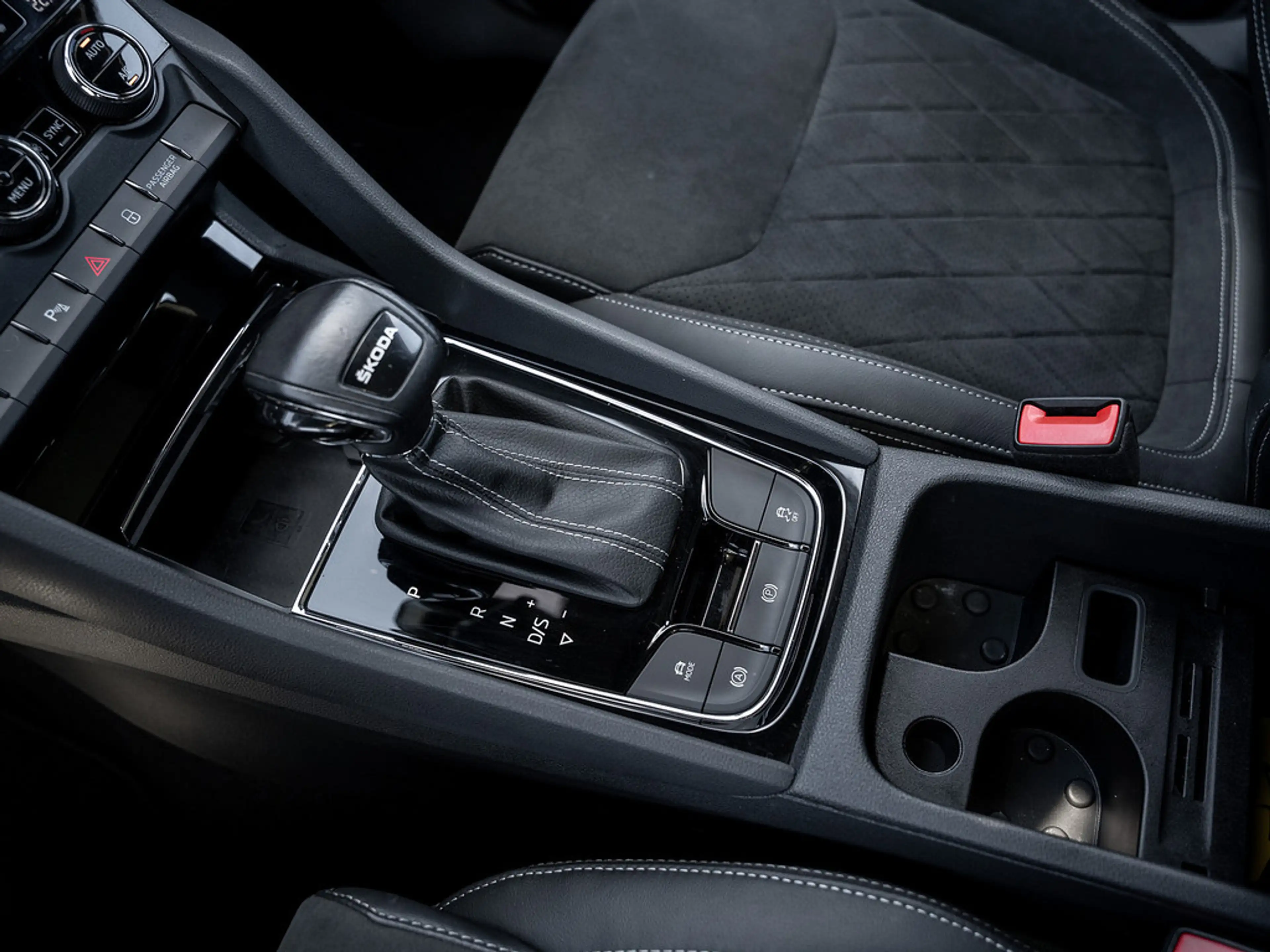 Skoda Kodiaq 2.0 TDI Sportline PANO KAM LED ACC DCC — photo 9