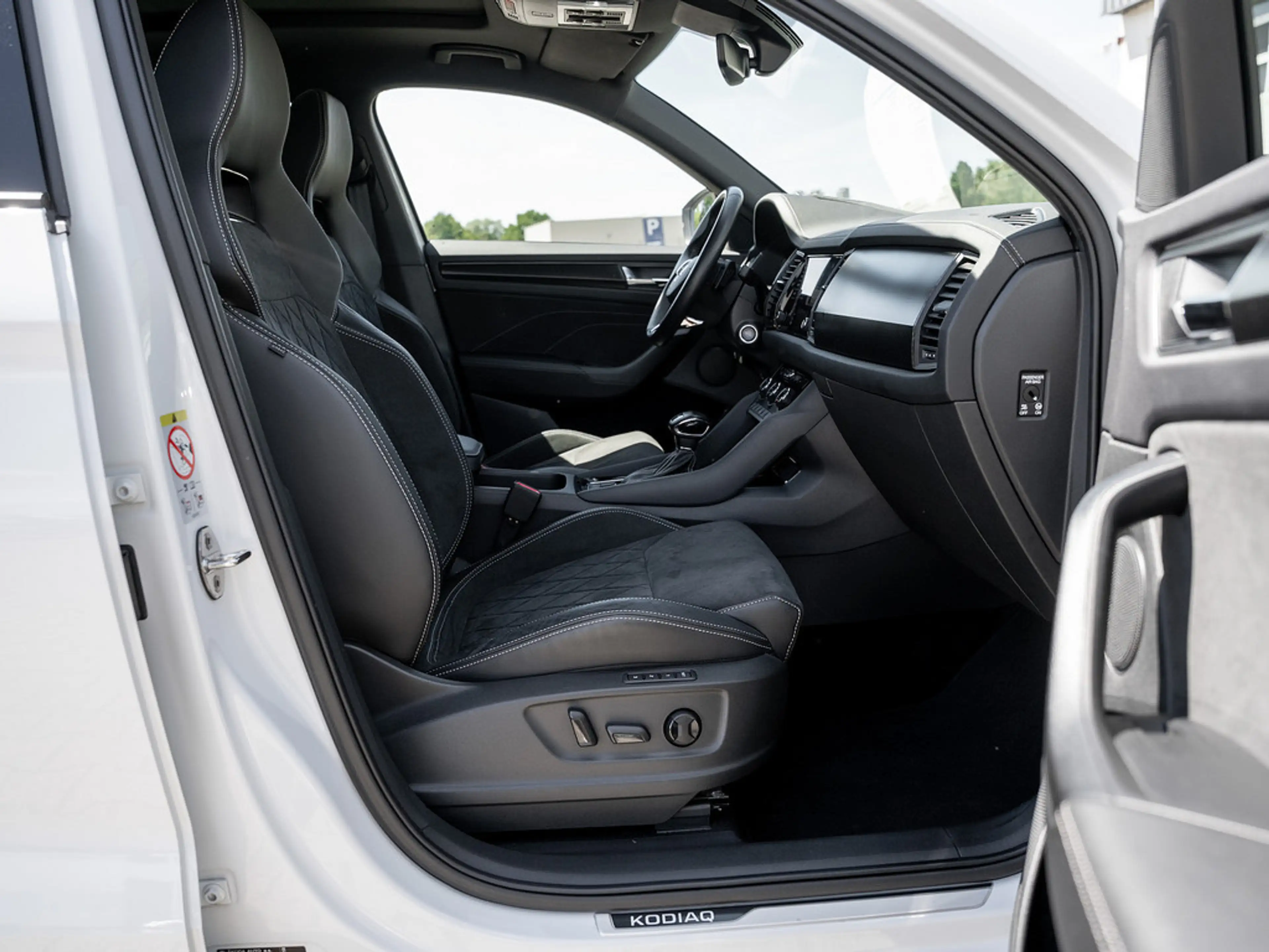 Skoda Kodiaq 2.0 TDI Sportline PANO KAM LED ACC DCC — photo 2