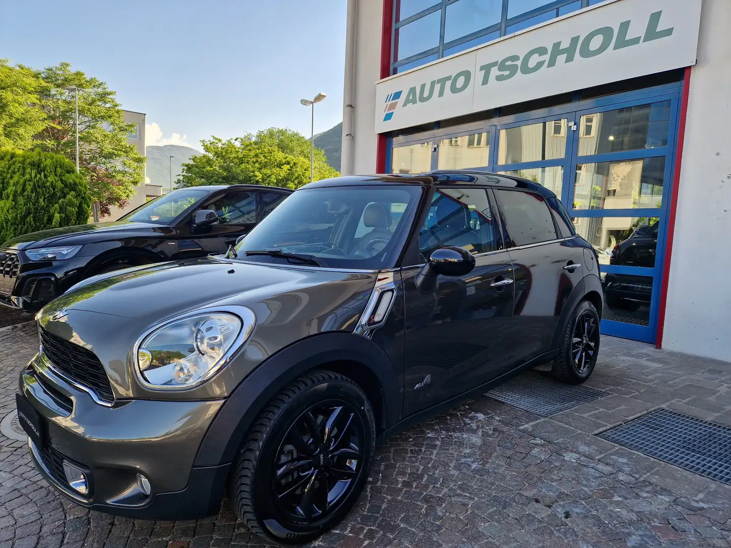 MINI Cooper S Countryman 1.6 16V 184Cv All4 Bi-Xeno OpenSky 89.000km 17"H&K Šedá - 1