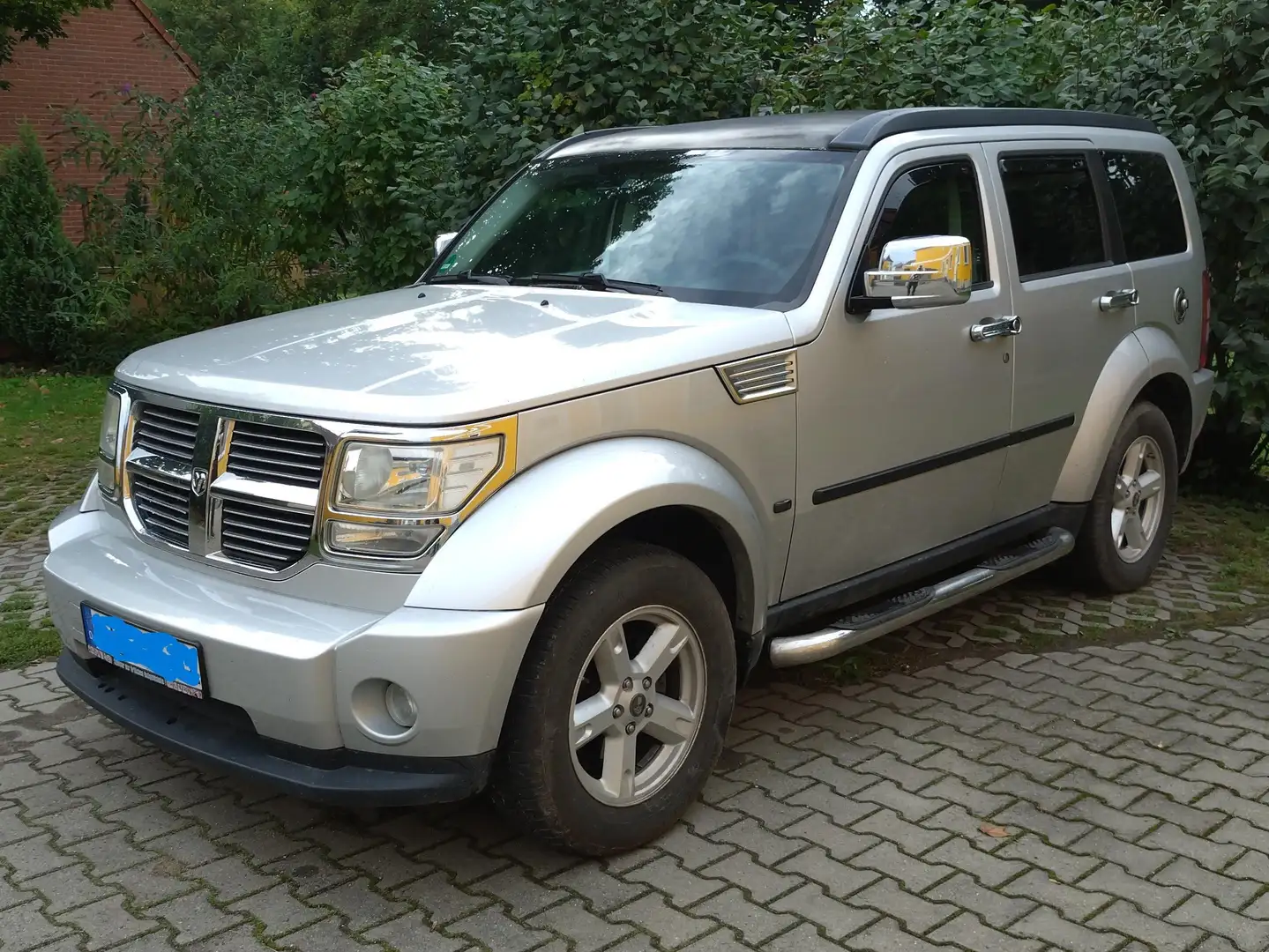 Dodge Nitro Nitro 2.8 CRD DPF Automatik SXT Silber - 1