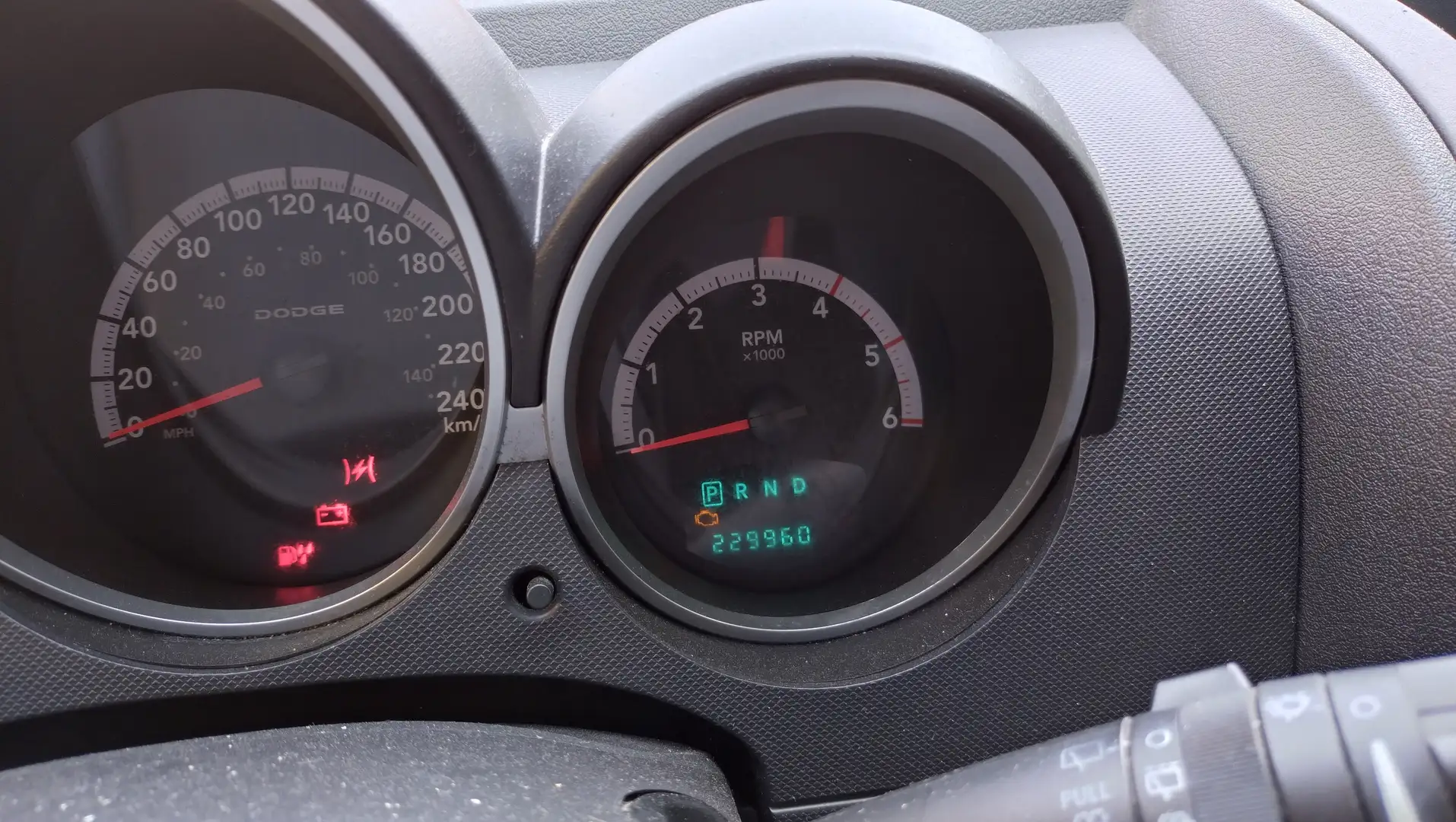 Dodge Nitro Nitro 2.8 CRD DPF Automatik SXT Silber - 2