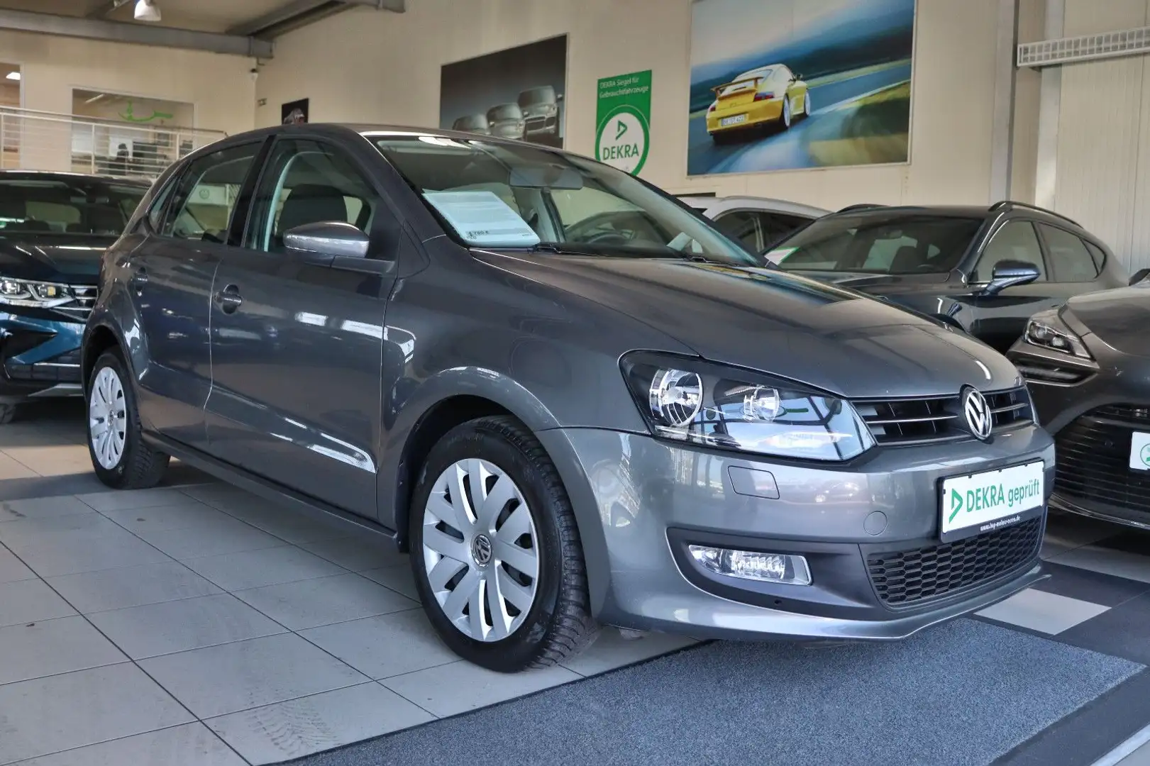 Volkswagen Polo V  1,4  Comfortline Gris - 2