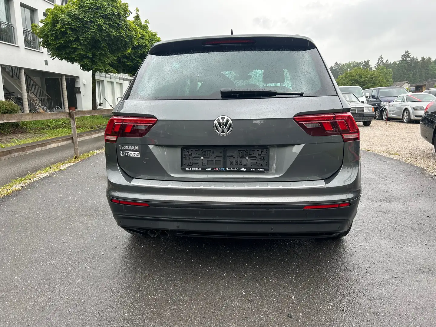 Volkswagen Tiguan 2,0 TDI SCR Grau - 2