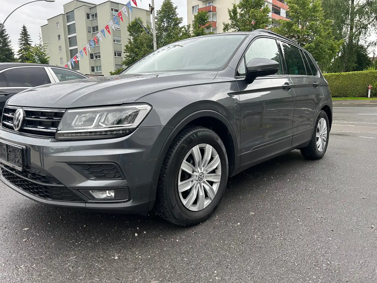 Volkswagen Tiguan 2,0 TDI SCR Grau - 1