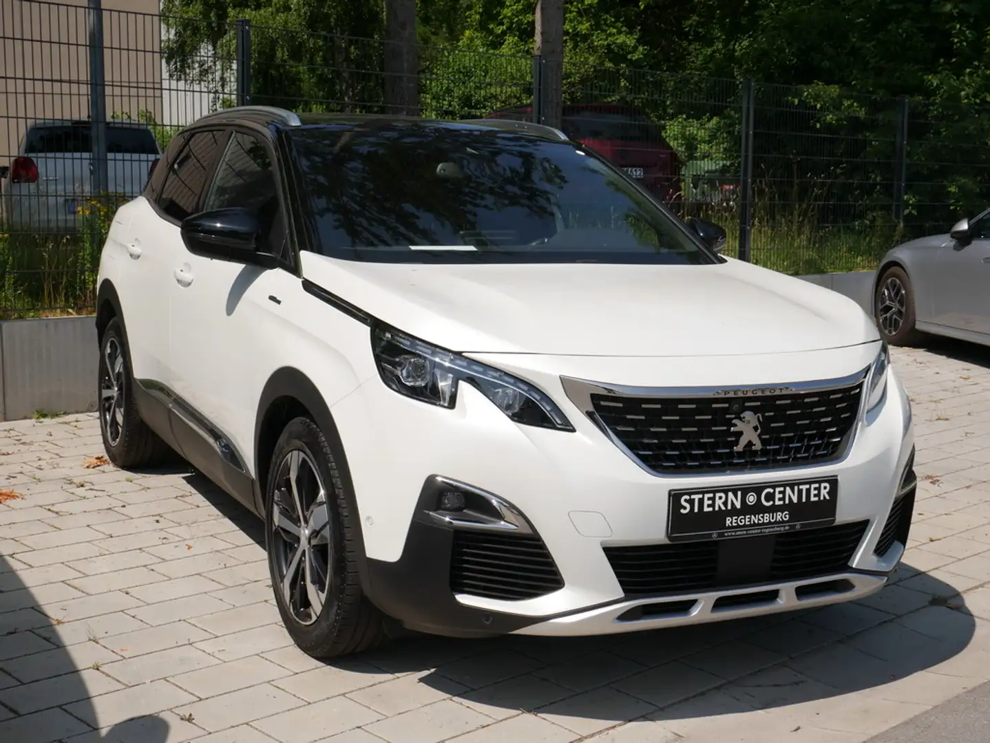 Peugeot 3008 1.2 PureTech 130 Allure EURO 6d Wide LED Wit - 2