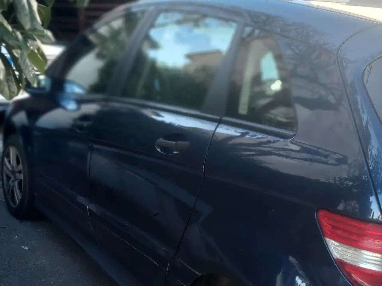 Mercedes-Benz B 180