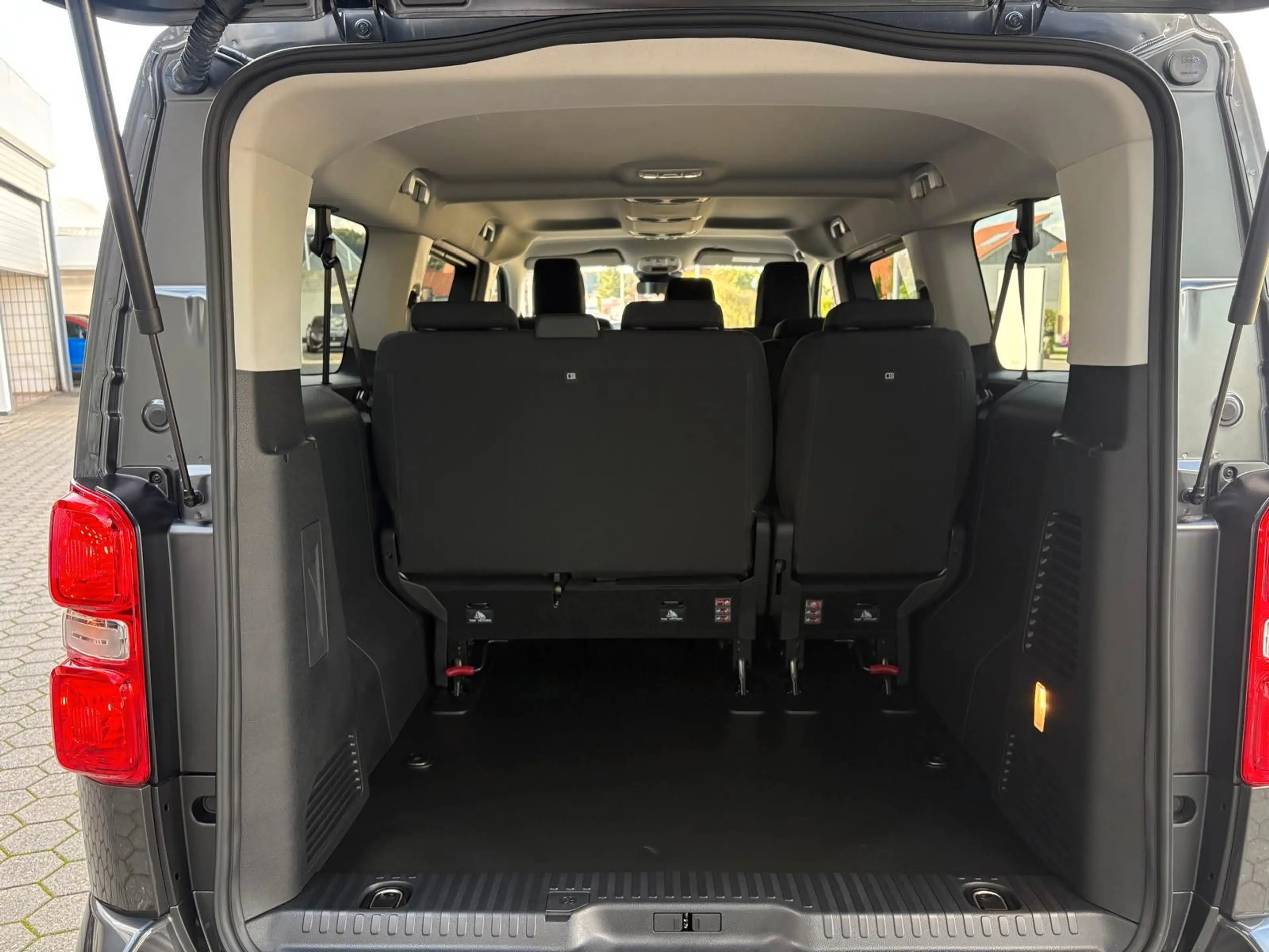 Opel Zafira Life 2.2 Business Edition XL LED TEMPOMAT — photo 14