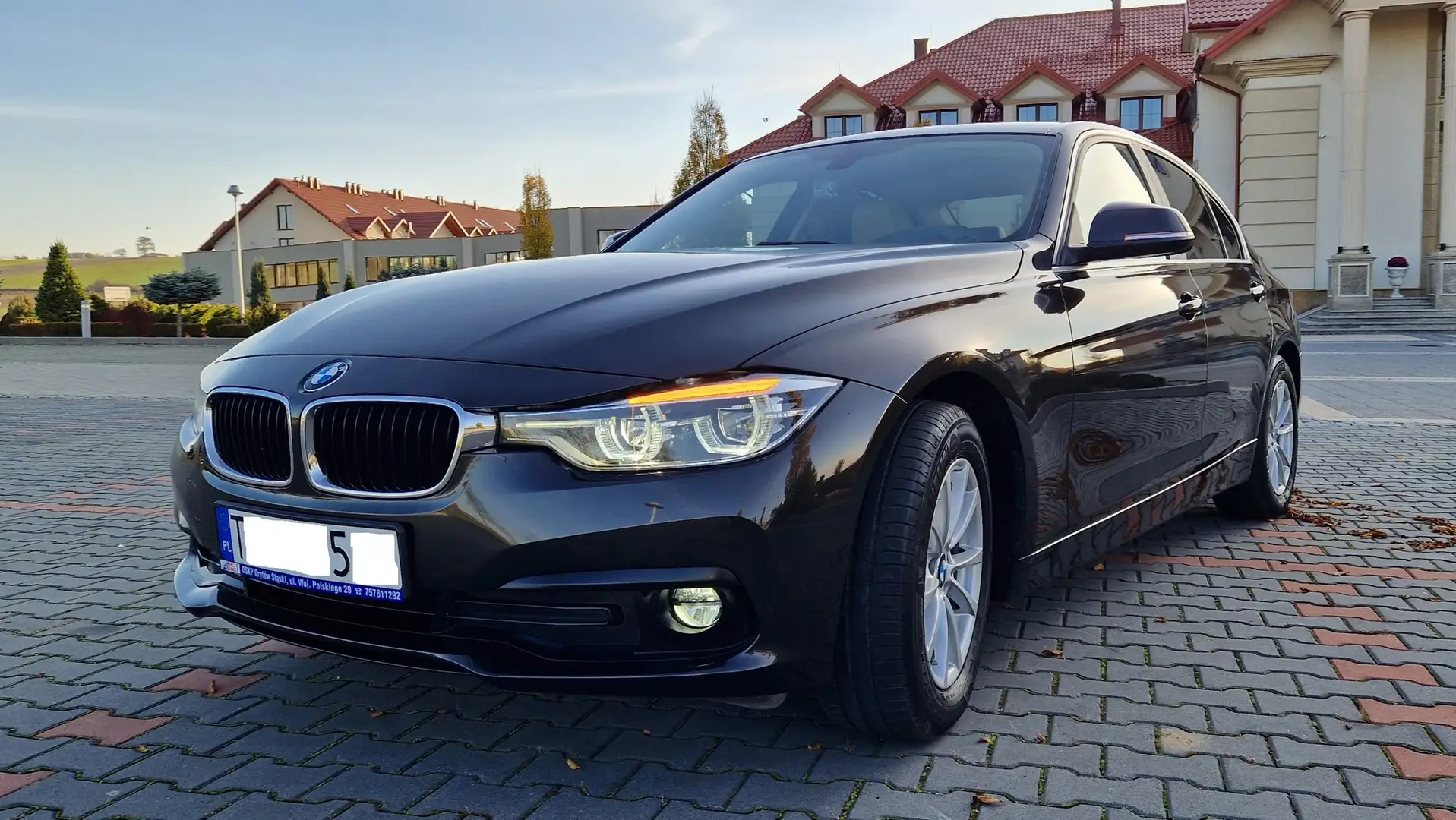 BMW 318 Luxury Line LED Brun - 1
