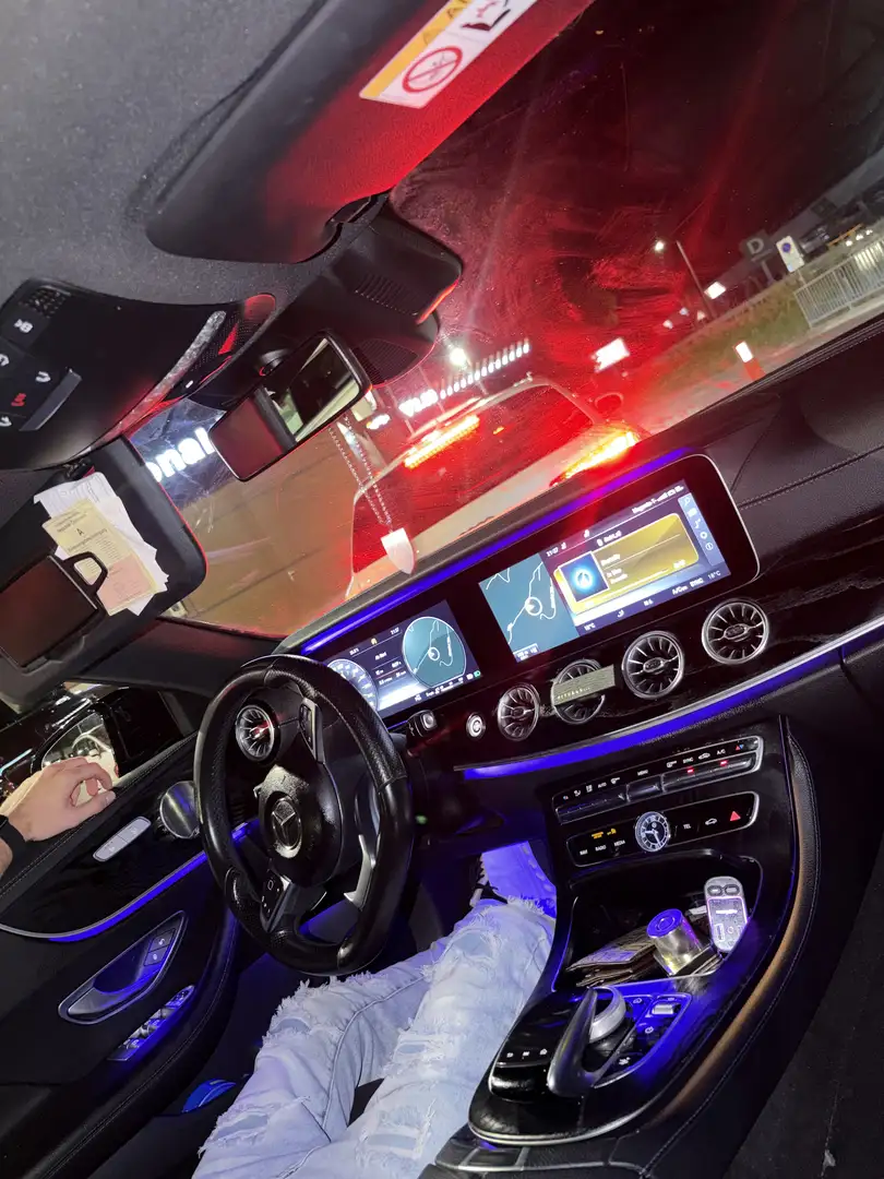 Mercedes-Benz E 220 d Aut. - 1