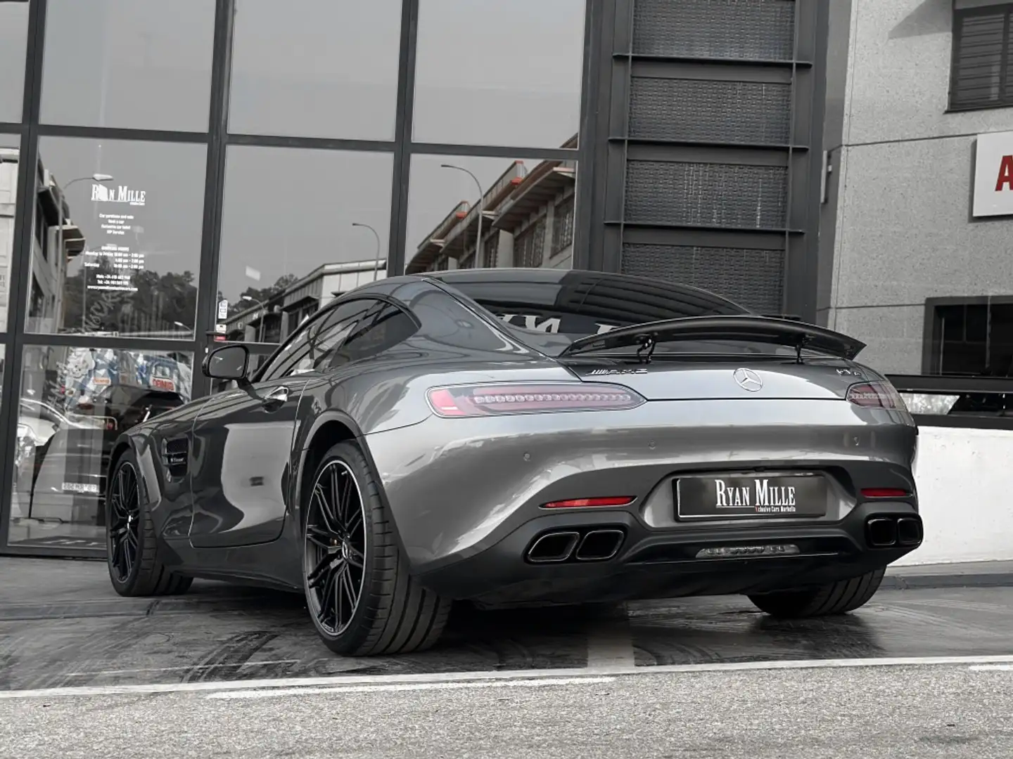Mercedes-Benz AMG GT Coupé C Grau - 2