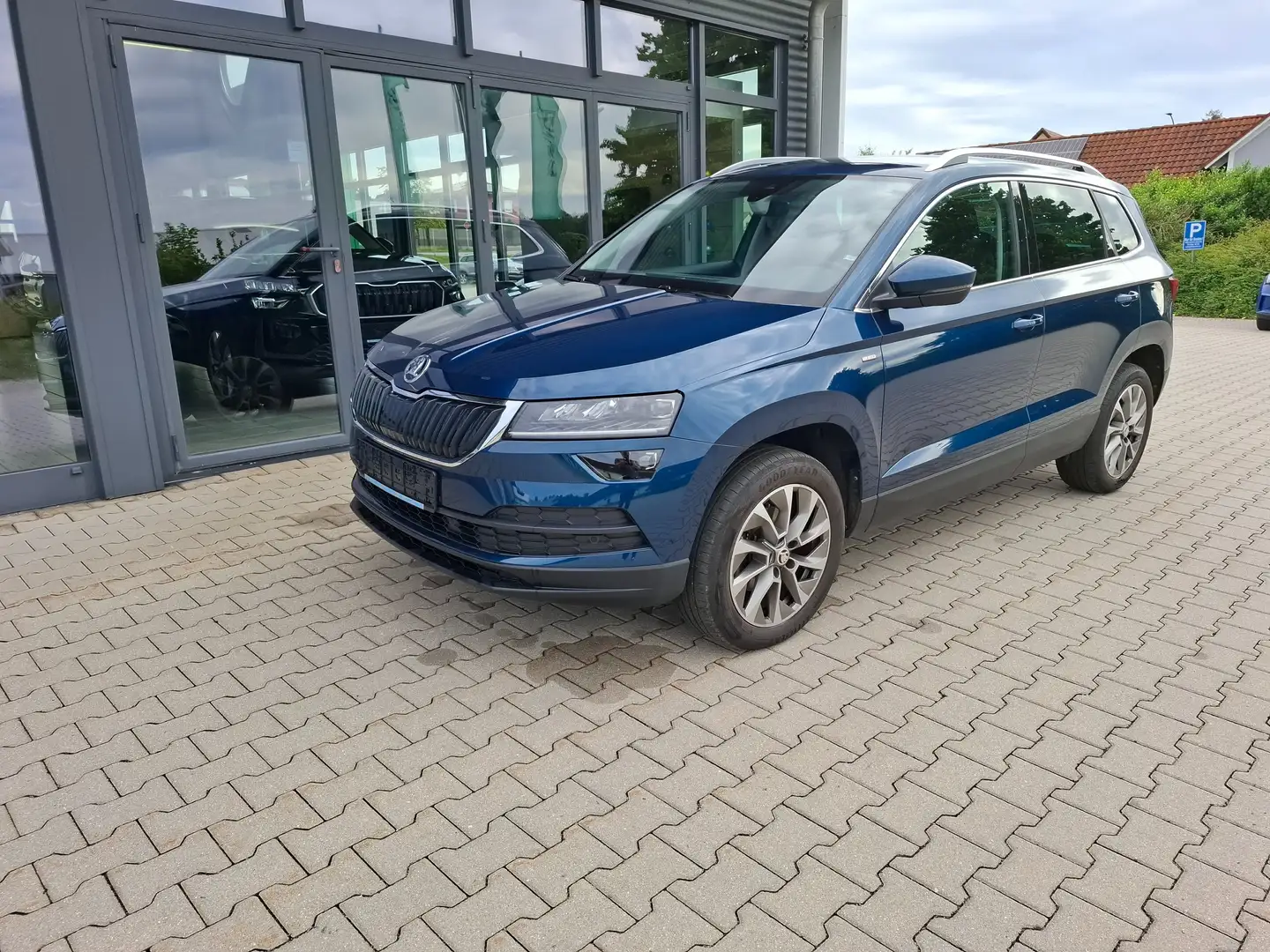 Skoda Karoq Clever*SHZ*NAVI*ACC*KESSY*SIDE+LINE-ASSIST*LED*PDC Blau - 1