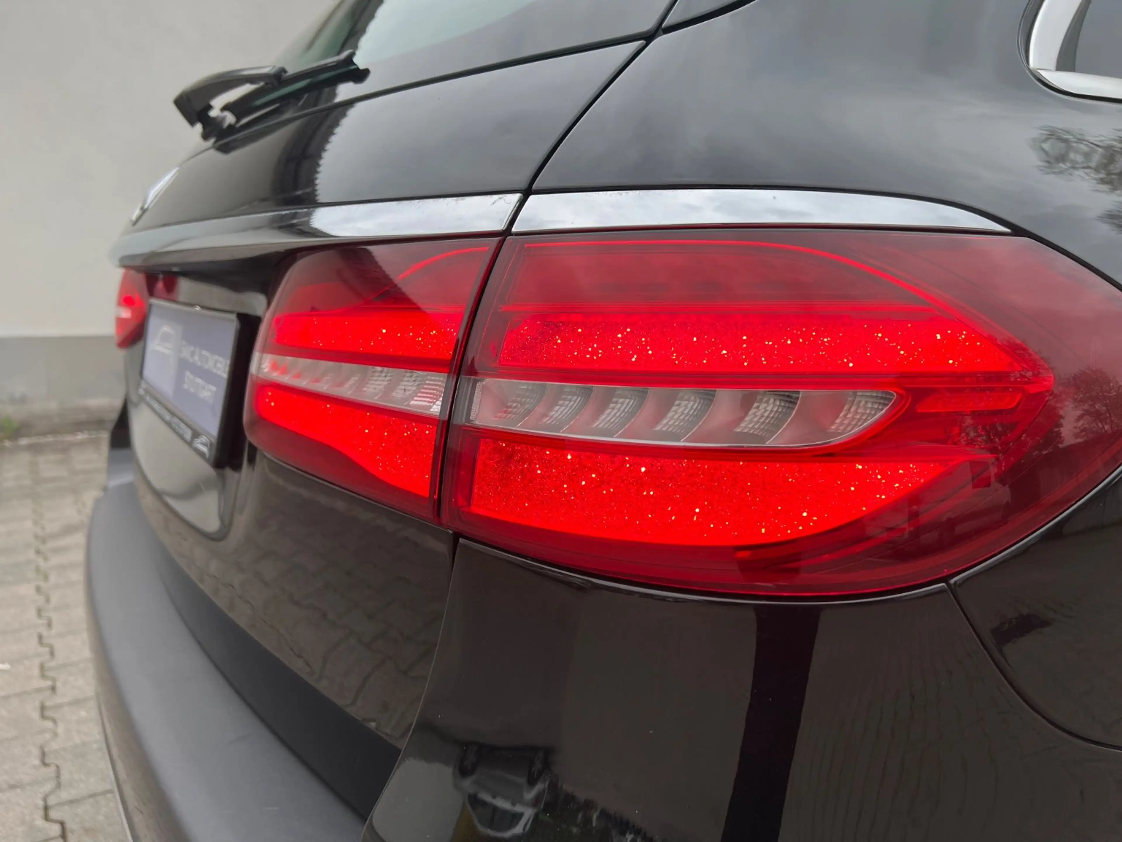 Mercedes-Benz E 250 T EXCLUSIVE Autom.*Widescreen*Multibeam*ACC — photo 9