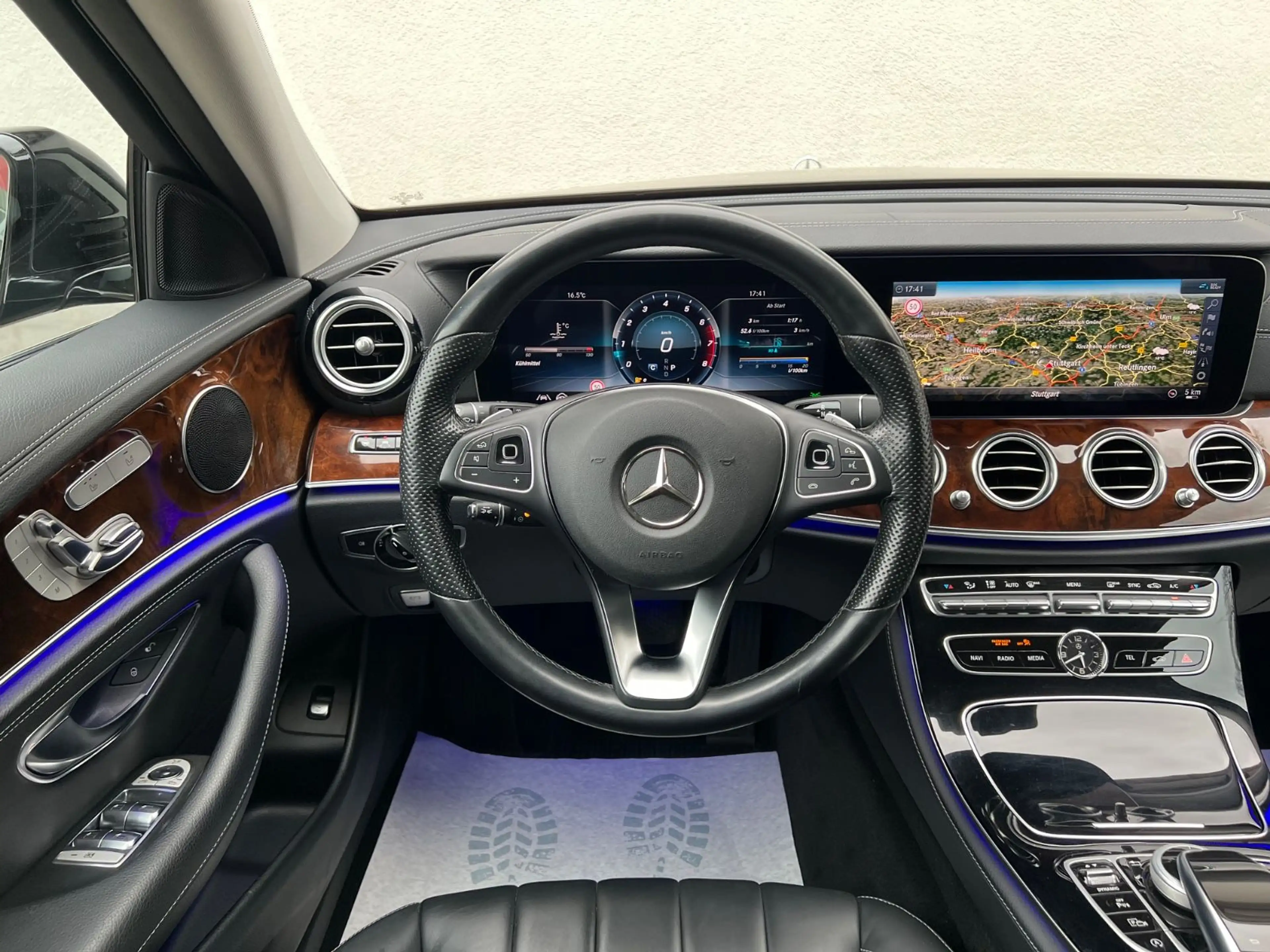 Mercedes-Benz E 250 T EXCLUSIVE Autom.*Widescreen*Multibeam*ACC — photo 12