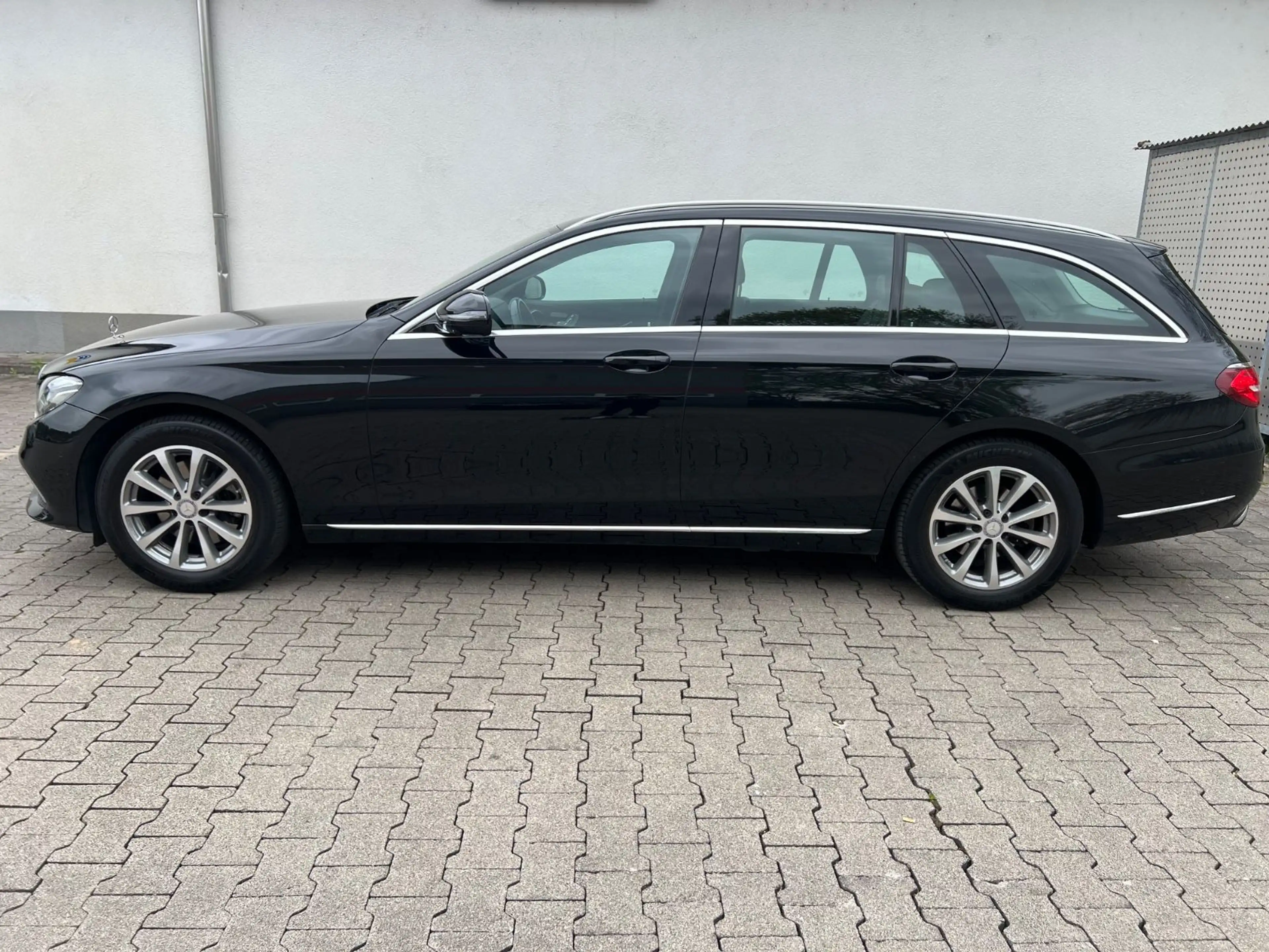 Mercedes-Benz E 250 T EXCLUSIVE Autom.*Widescreen*Multibeam*ACC — photo 6