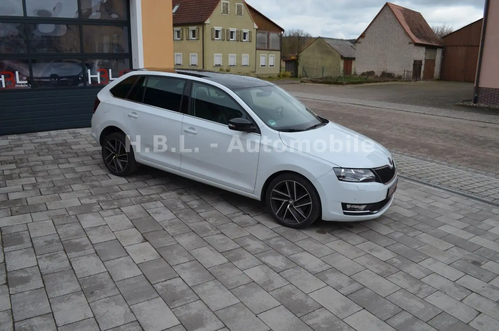 Skoda Rapid/Spaceback 1,6 Spaceback Style/1.Hd/Kamera/Navi/Tempo Blanco - 1