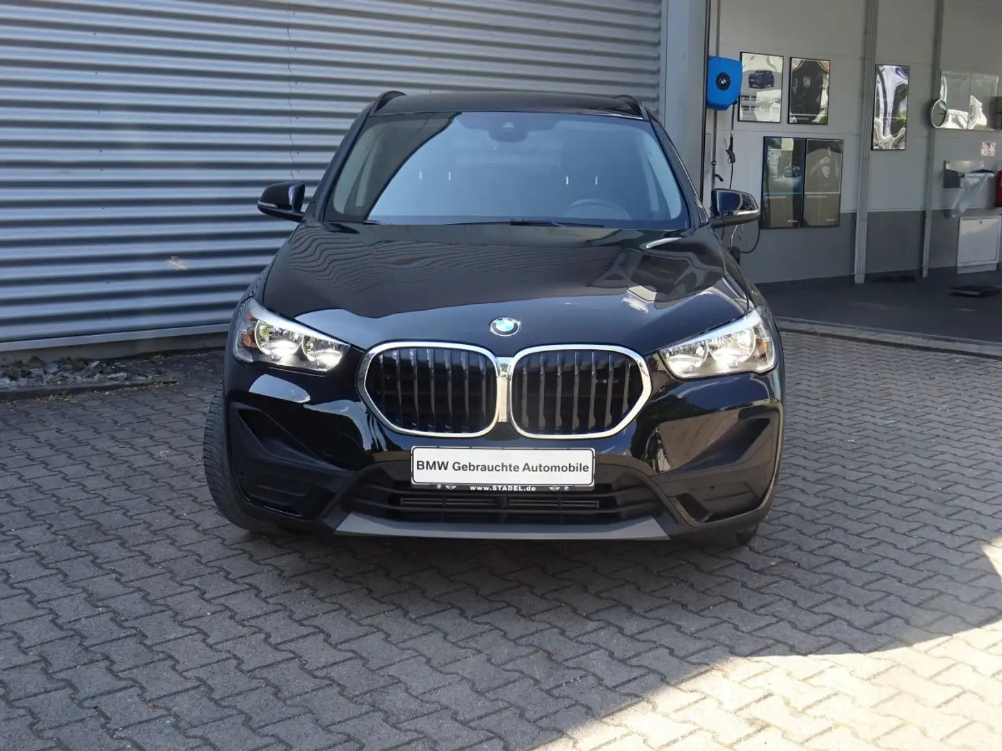 BMW X1 sDrive18i Advantage Navi Parkassist wenig-km Zwart - 2