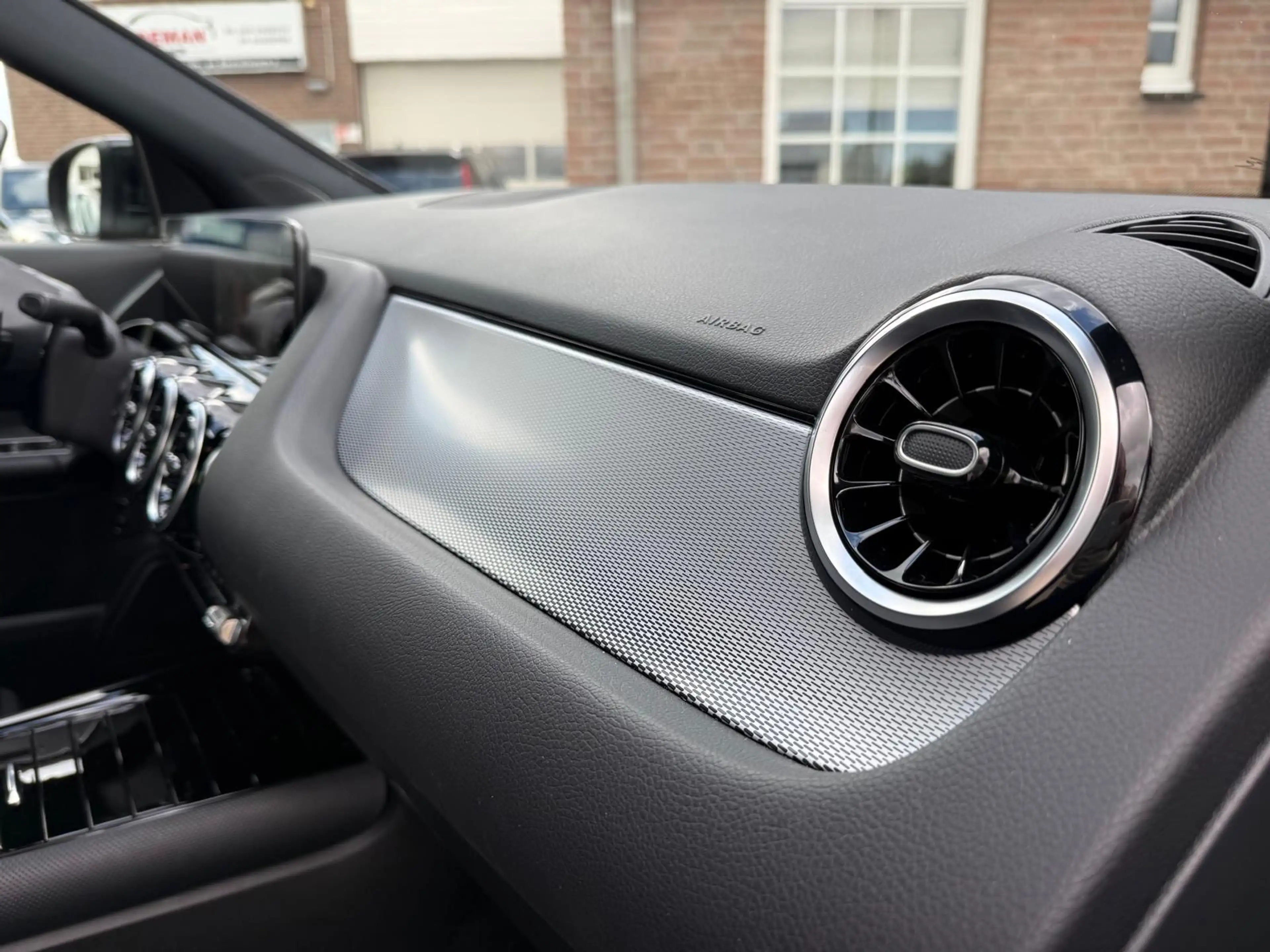Mercedes-Benz GLA 180 Aut. Navi Stoelverw. ACC Org. Nederlands — photo 17